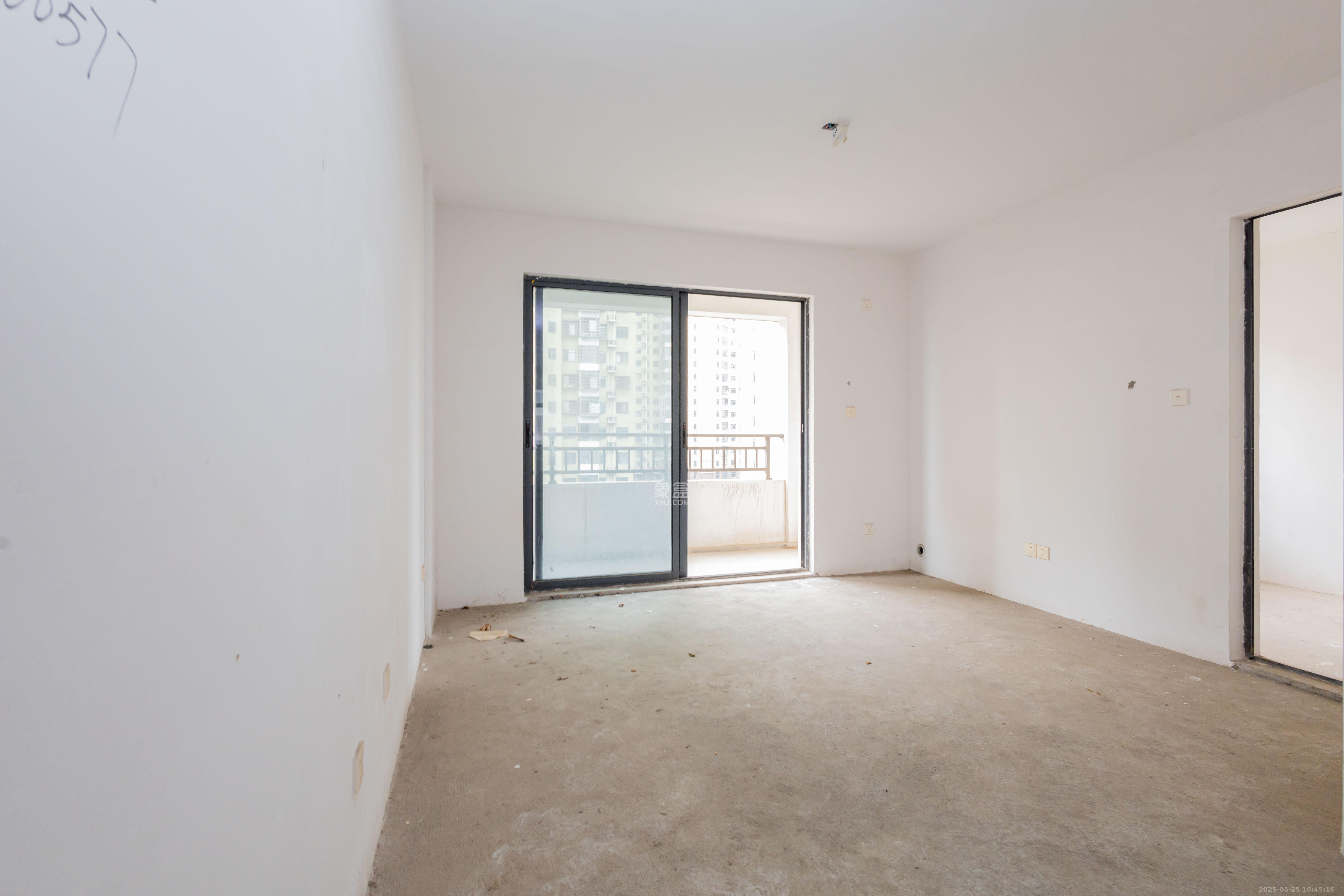 中国铁建国际城二期  4室2厅2卫    69.8万 中国铁建国际城二期  4室2厅2卫    69.8万客厅