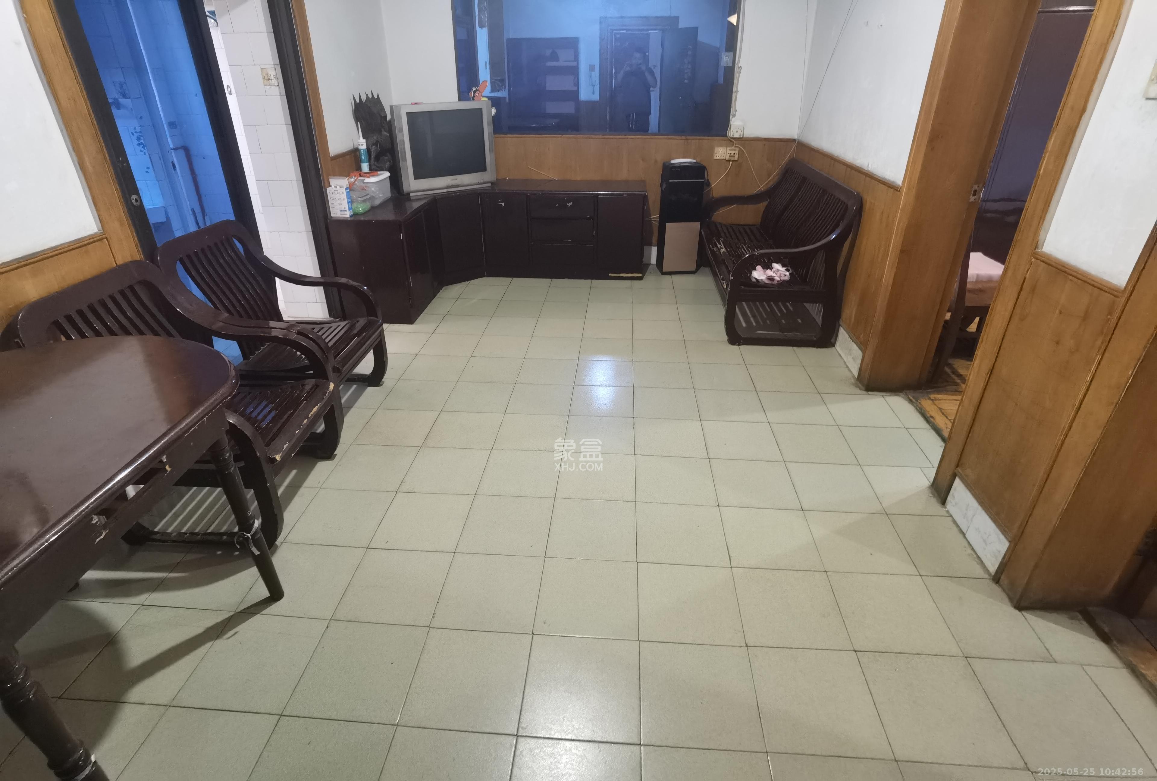 梨子山社区长电宿舍  2室1厅1卫    1300.0元/月 梨子山社区长电宿舍  2室1厅1卫    1300.0元/月室内图