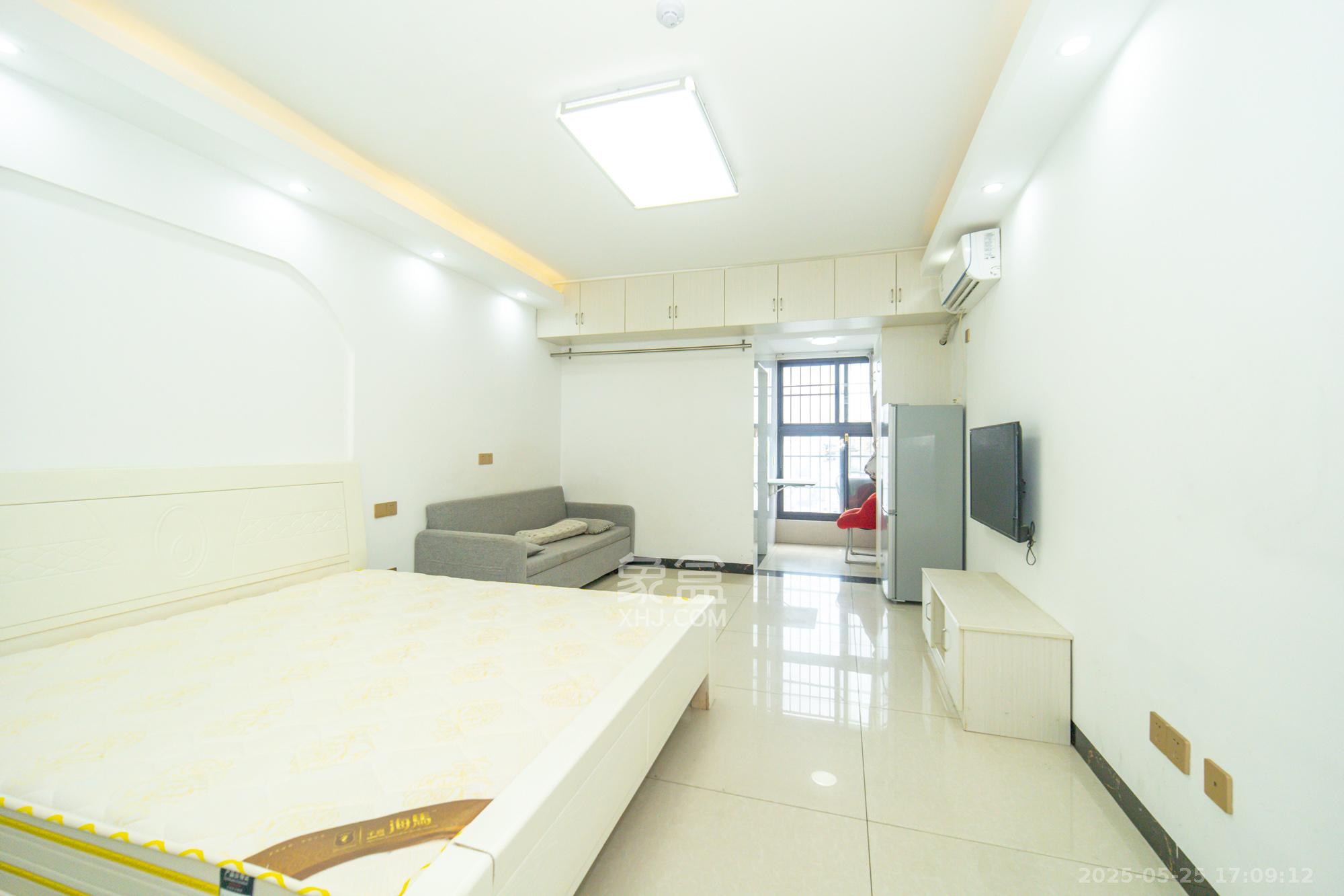 国泰九龙湾 1室1厅1卫 22.8万 国泰九龙湾 1室1厅1卫 22.8万客厅