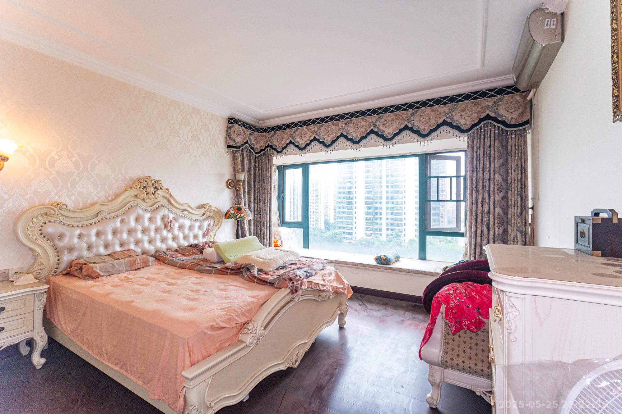 恒大雅苑  3室2厅2卫    120.0万卧室