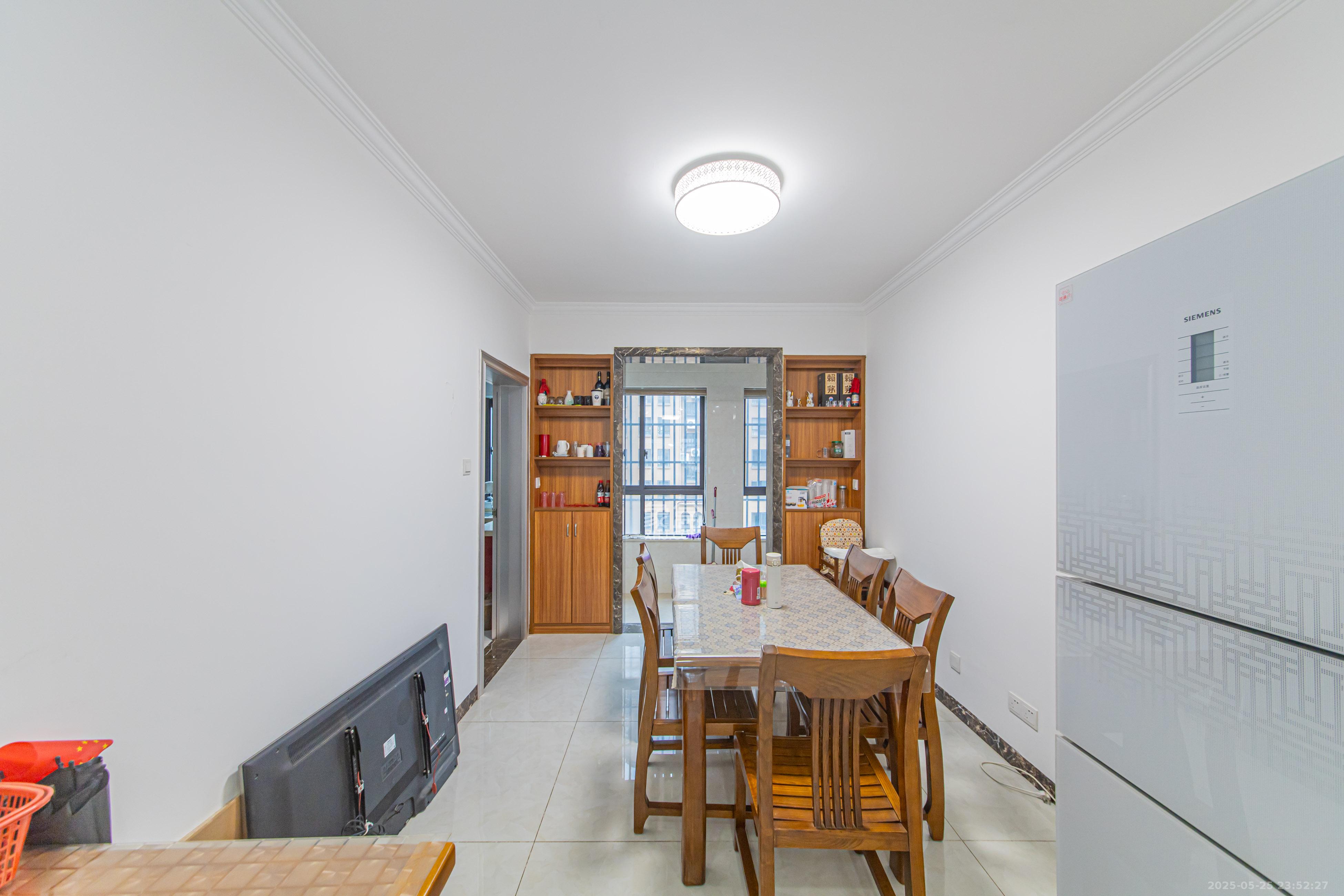 中信凯旋蓝岸(中信新城三期) 4室2厅1卫 110.0万 中信凯旋蓝岸(中信新城三期) 4室2厅1卫 110.0万客厅