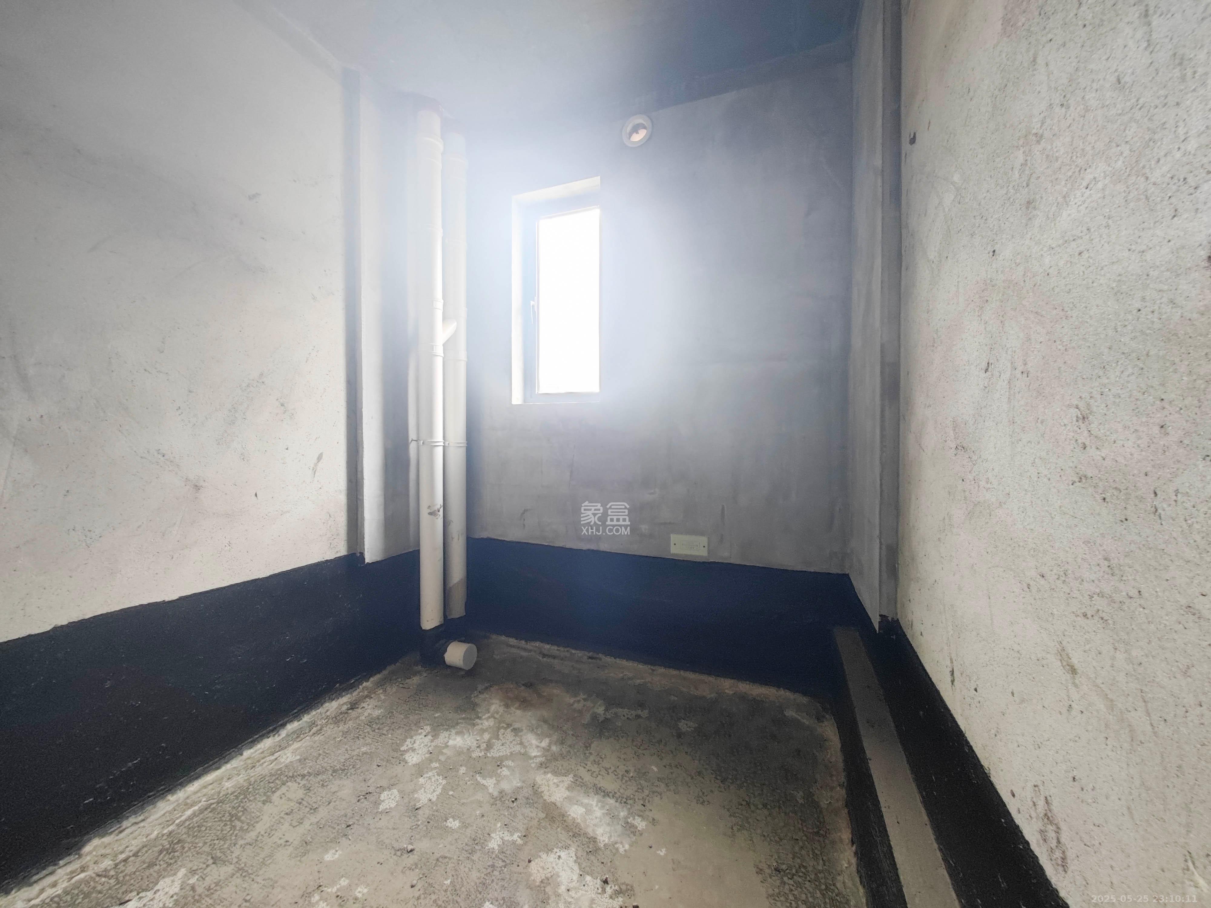 中建嘉和城  4室2厅2卫   115.00万卫生间