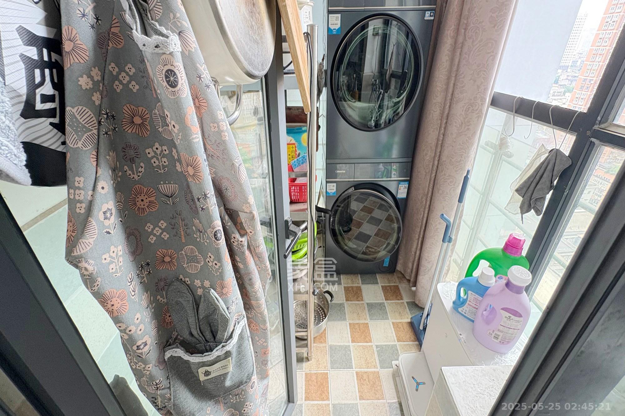 湘域中央 3室2厅2卫 225.0万 湘域中央 3室2厅2卫 225.0万厨房