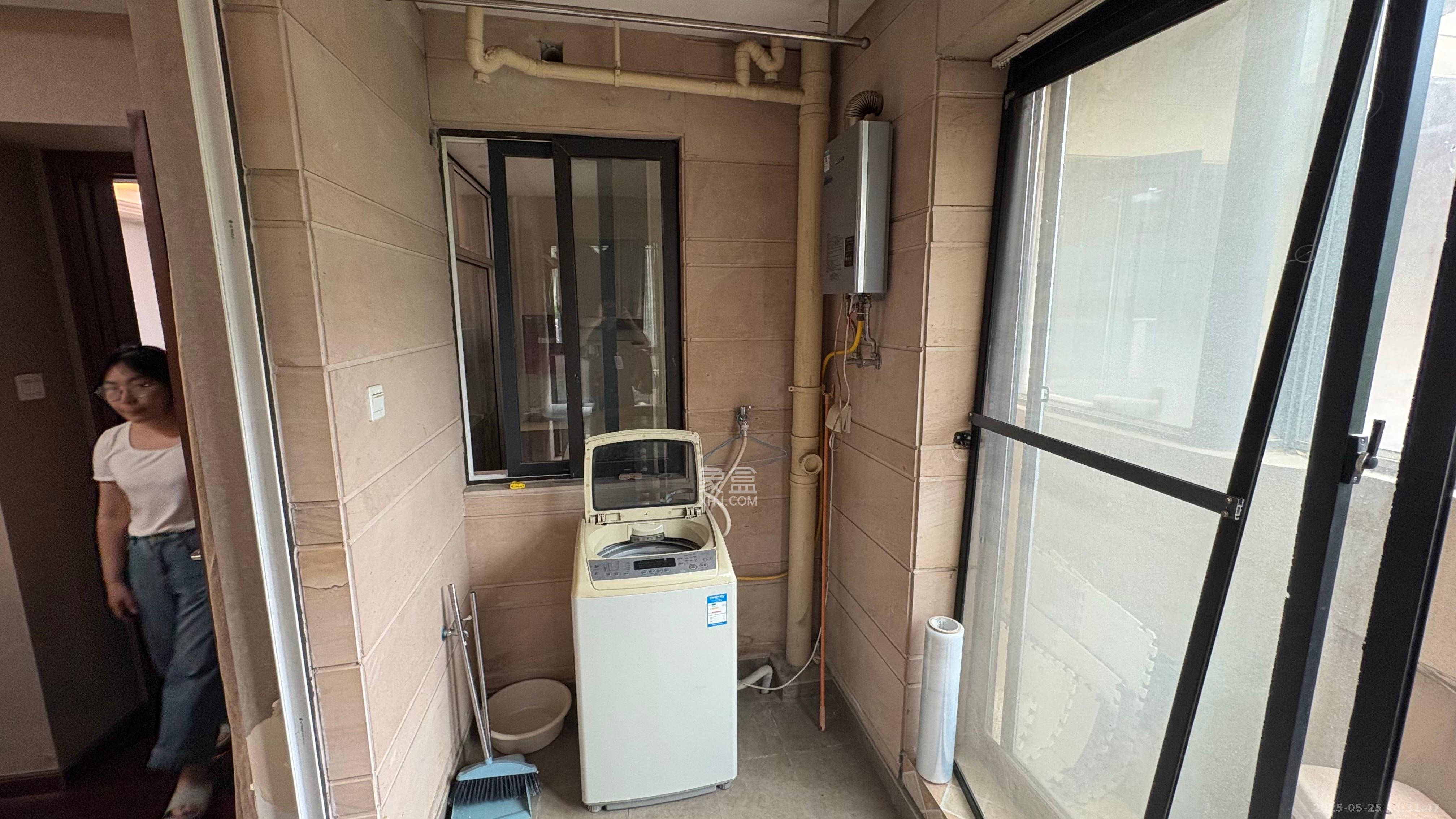 郡原居里  1室1厅1卫   1400.00元/月室内图