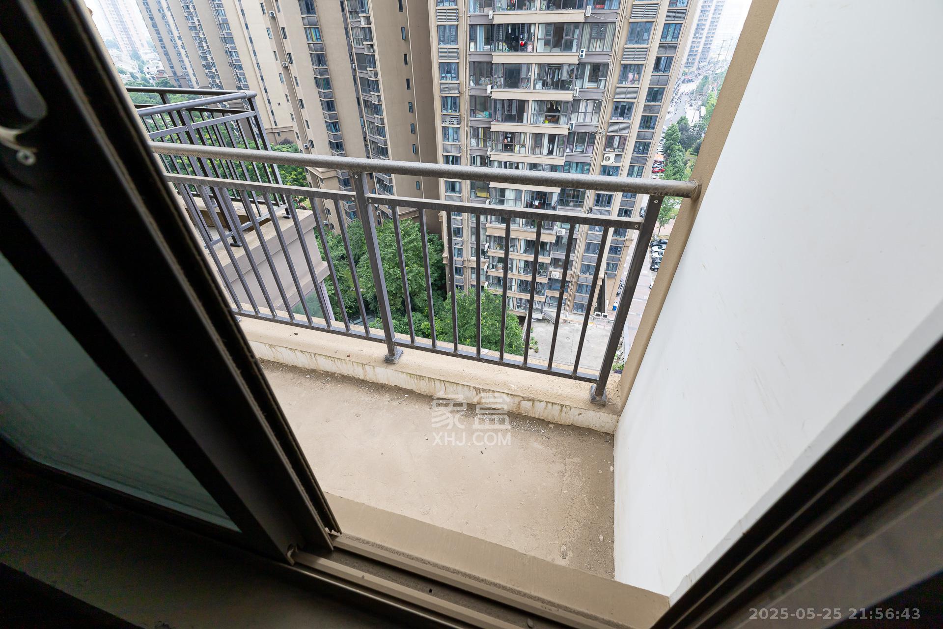 勤诚达境界城  4室2厅2卫    90.0万 勤诚达境界城  4室2厅2卫    90.0万阳台