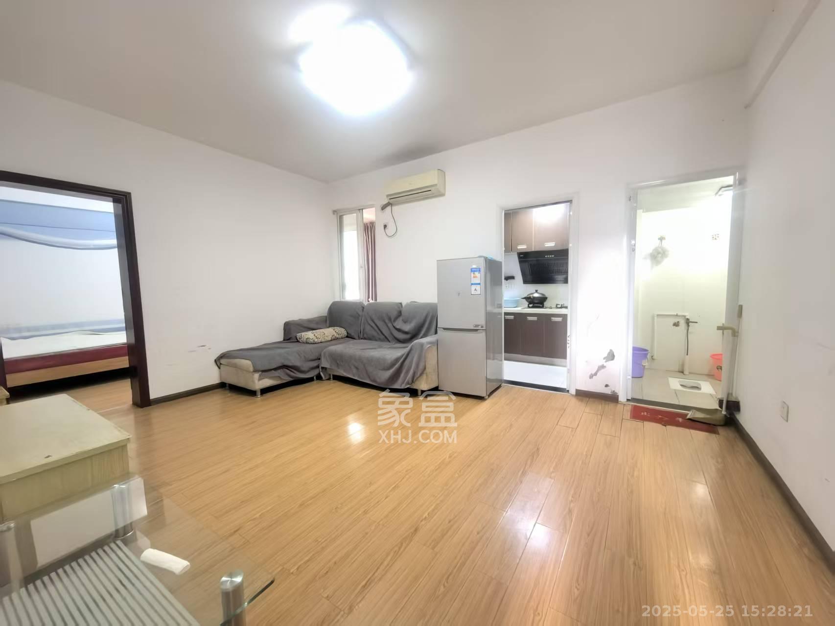 银轩铭誉(四海怡家) 1室1厅1卫 2200.0元/月 银轩铭誉(四海怡家) 1室1厅1卫 2200.0元/月室内图