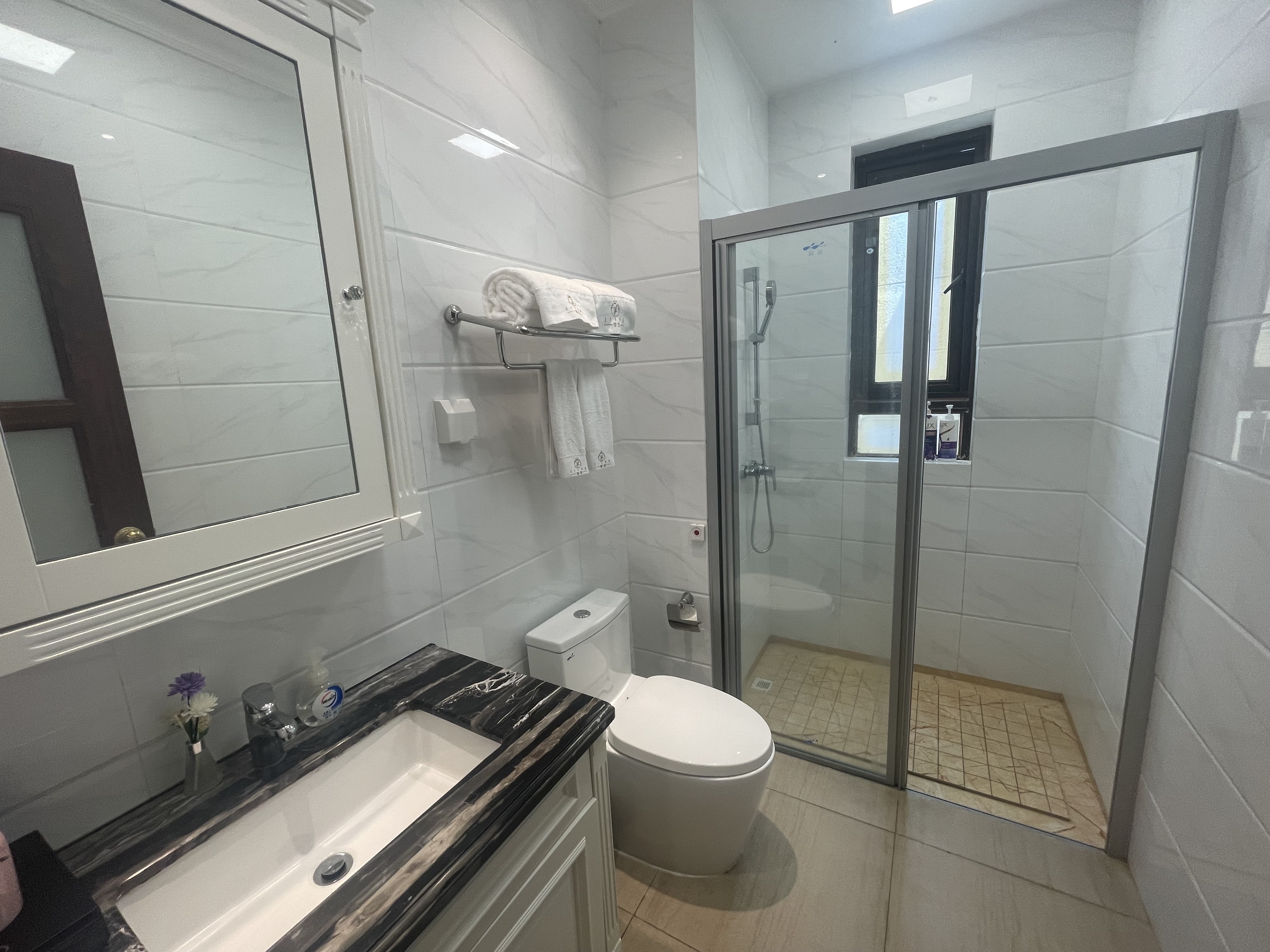 碧桂园海泉湾(海甸岛) 3室2厅3卫 12000.0元/月 碧桂园海泉湾(海甸岛) 3室2厅3卫 12000.0元/月室内图