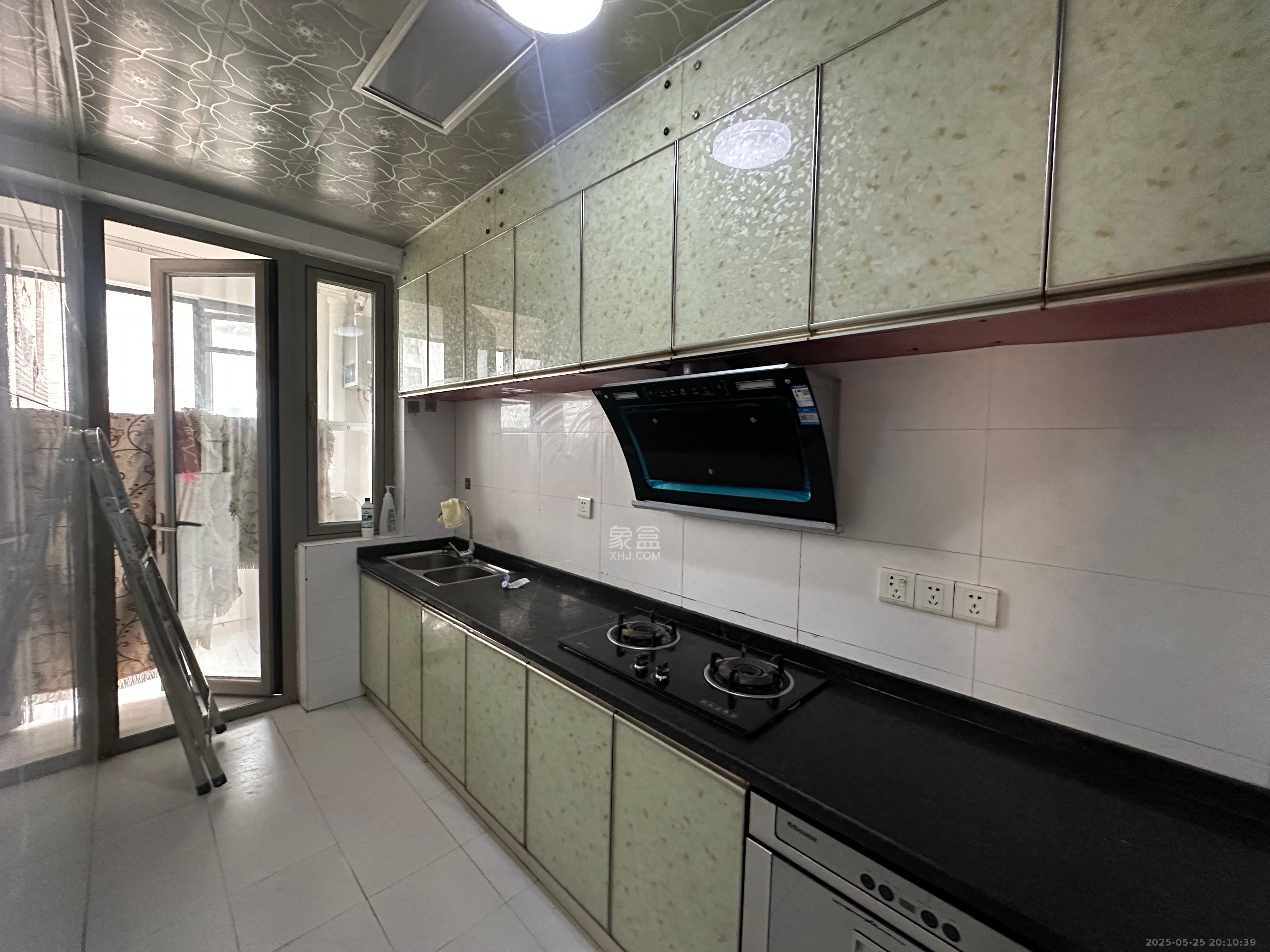 怡海星城  1室2厅1卫    1600.0元/月室内图