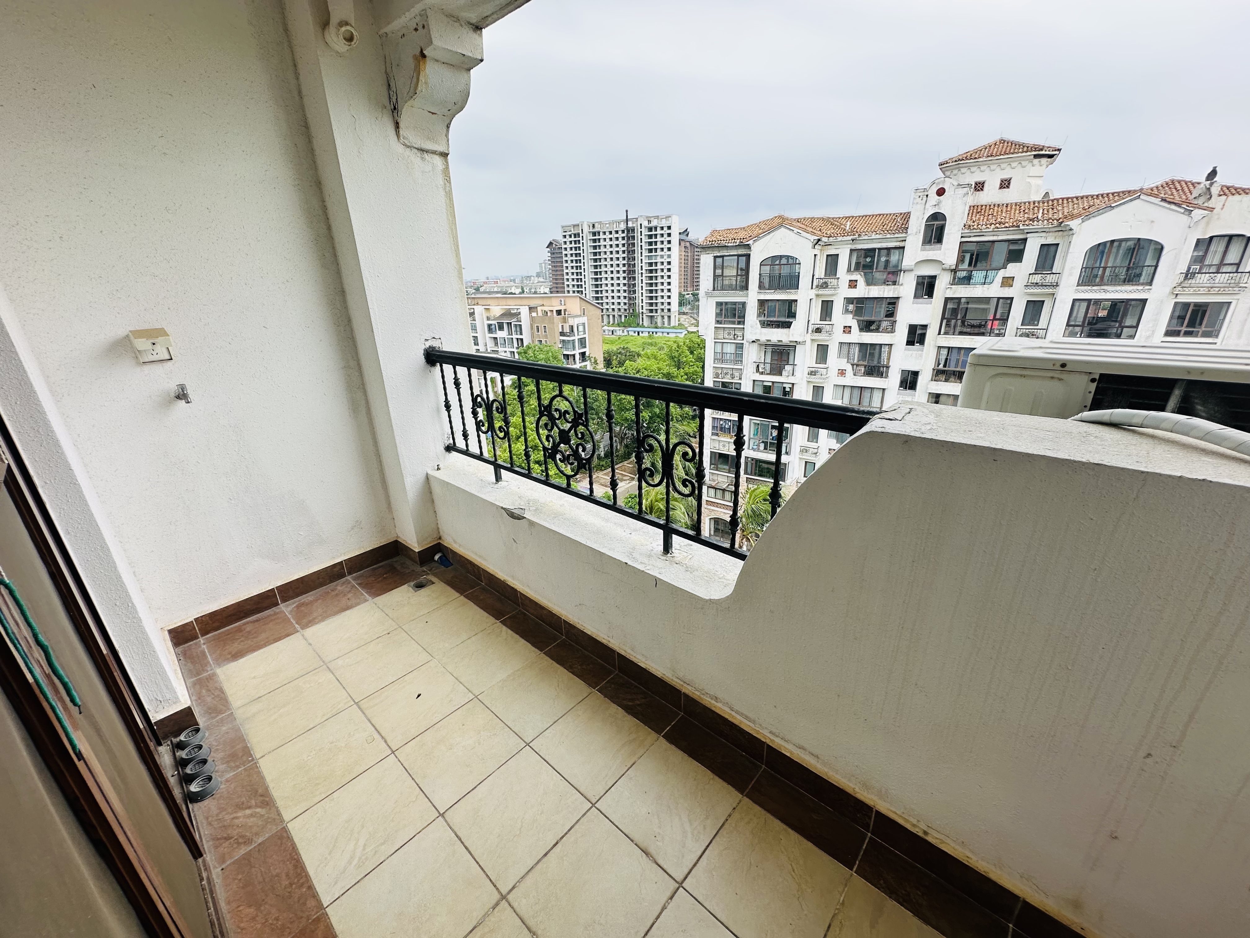 荣域  2室2厅1卫    2700.0元/月 荣域  2室2厅1卫    2700.0元/月室内图