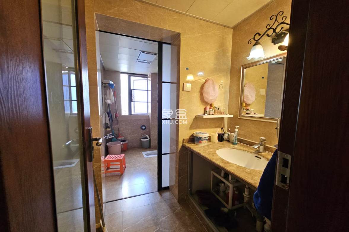 流金岁月-华晨国际 3室2厅2卫 98.0万 流金岁月-华晨国际 3室2厅2卫 98.0万室内图