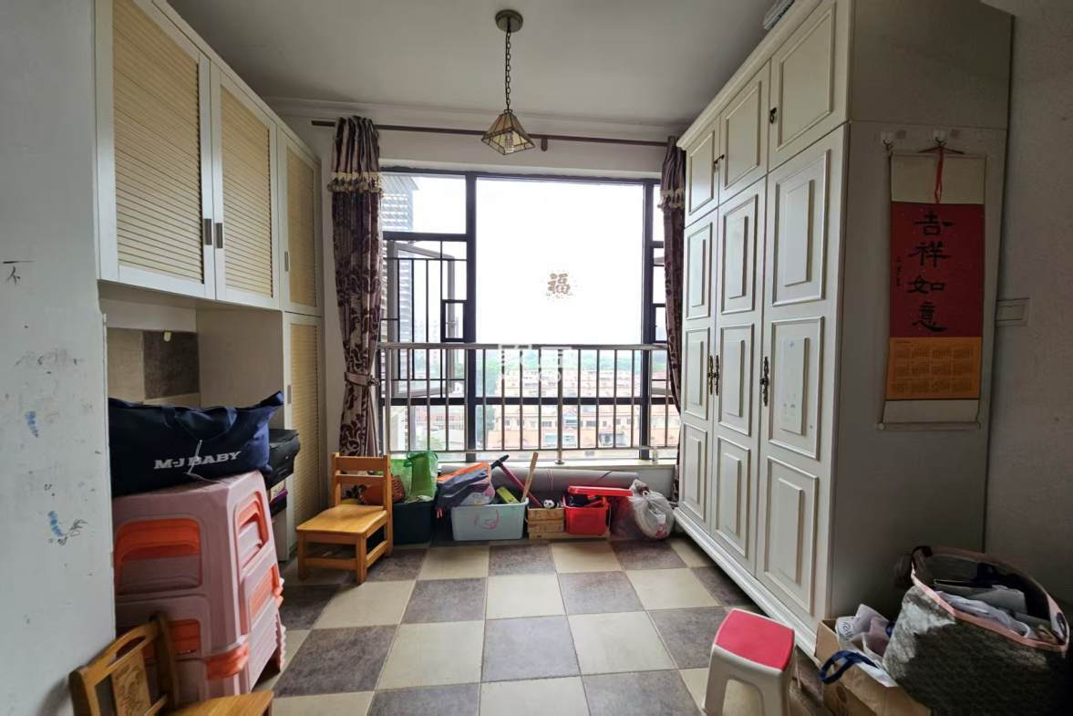 流金岁月-华晨国际 3室2厅2卫 98.0万 流金岁月-华晨国际 3室2厅2卫 98.0万室内图