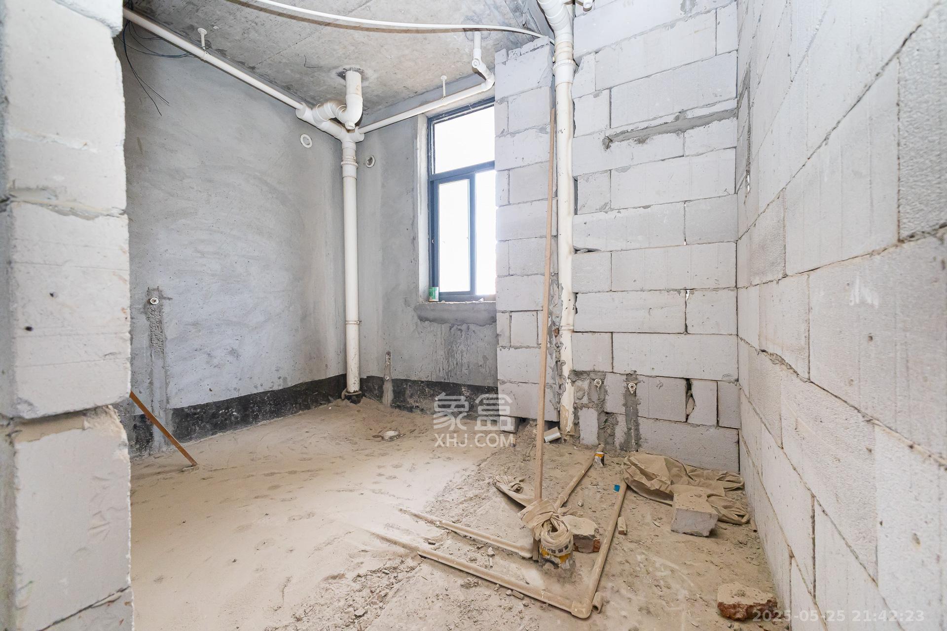 珠江东方明珠(新地东方明珠)一二期 4室2厅2卫 116.5万 珠江东方明珠(新地东方明珠)一二期 4室2厅2卫 116.5万卫生间