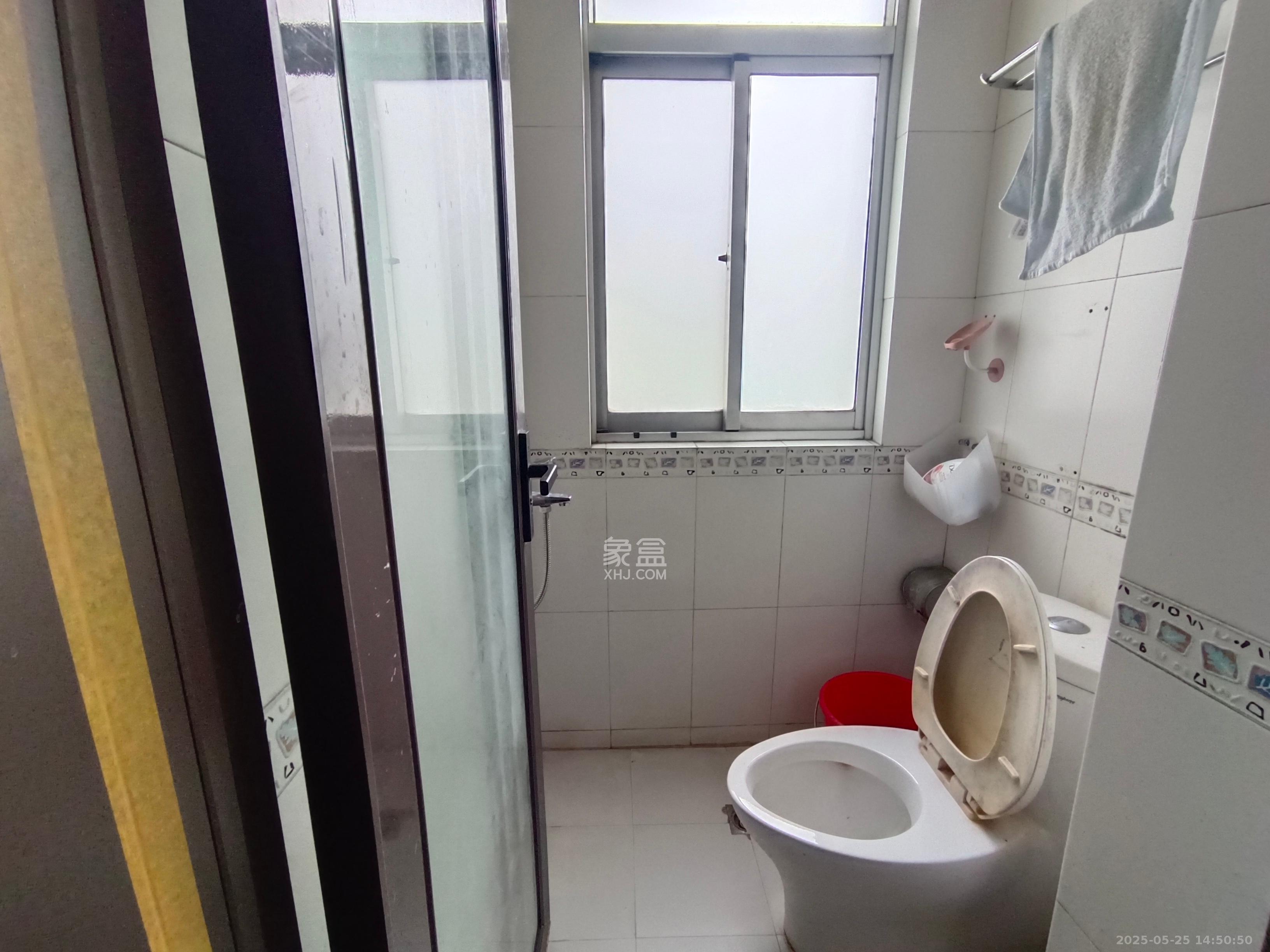 龙柏小区  3室2厅2卫    3500.0元/月室内图