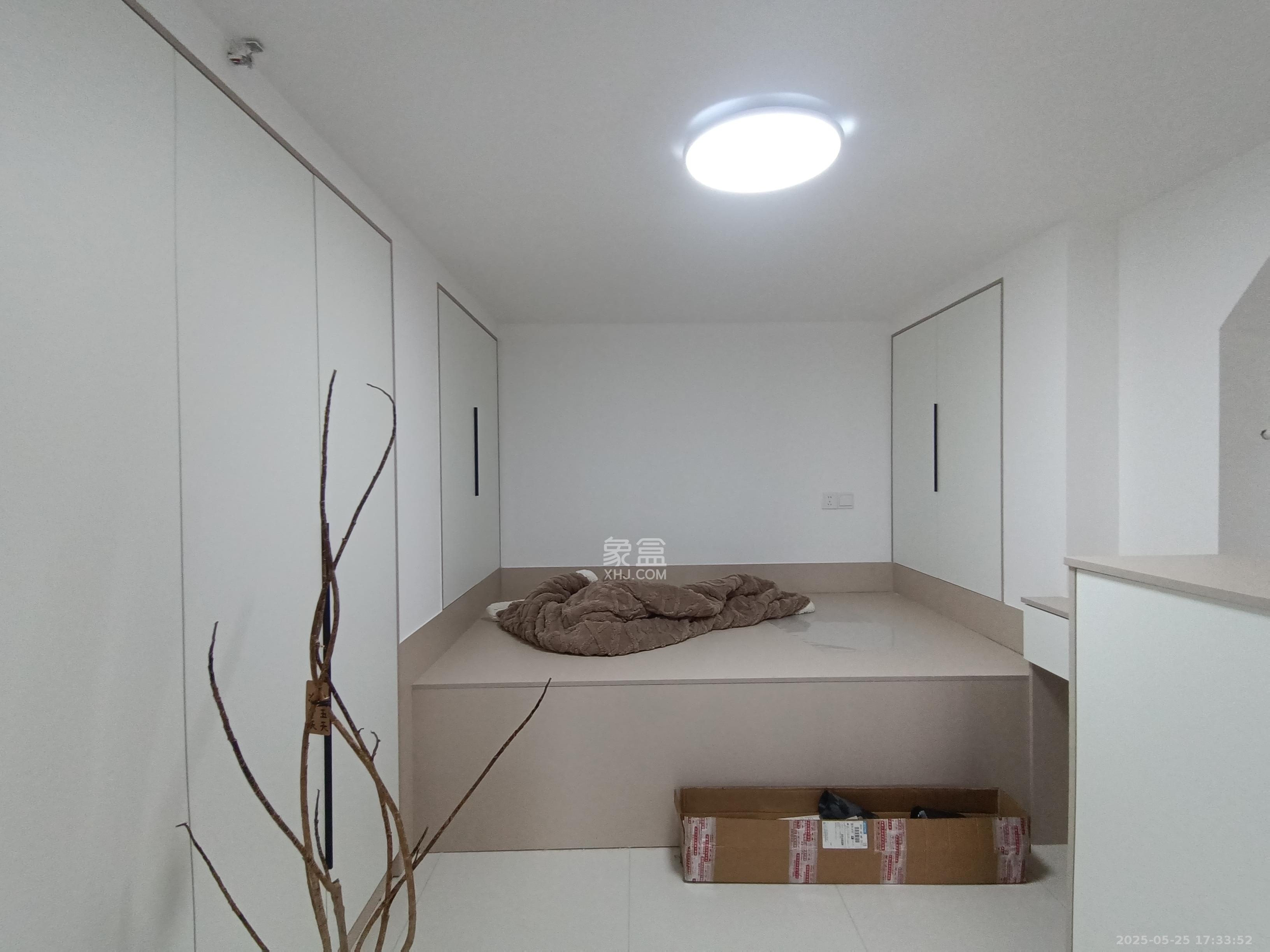 卓越中寰  2室1厅1卫    2400.0元/月 卓越中寰  2室1厅1卫    2400.0元/月室内图