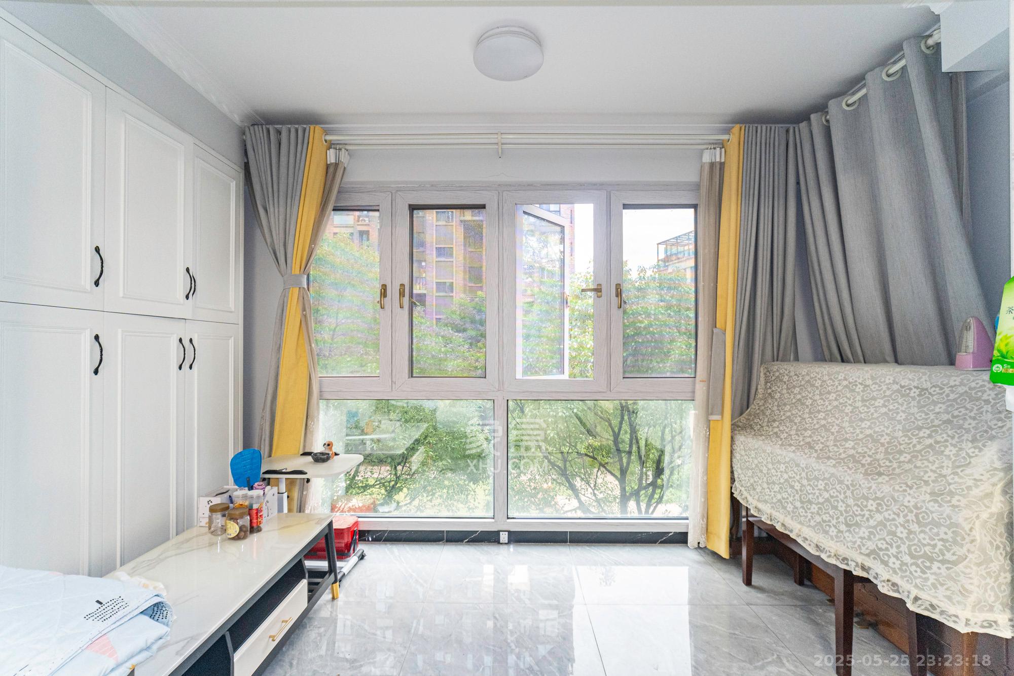 星湖湾二期洋房  3室2厅2卫    118.0万 星湖湾二期洋房  3室2厅2卫    118.0万阳台