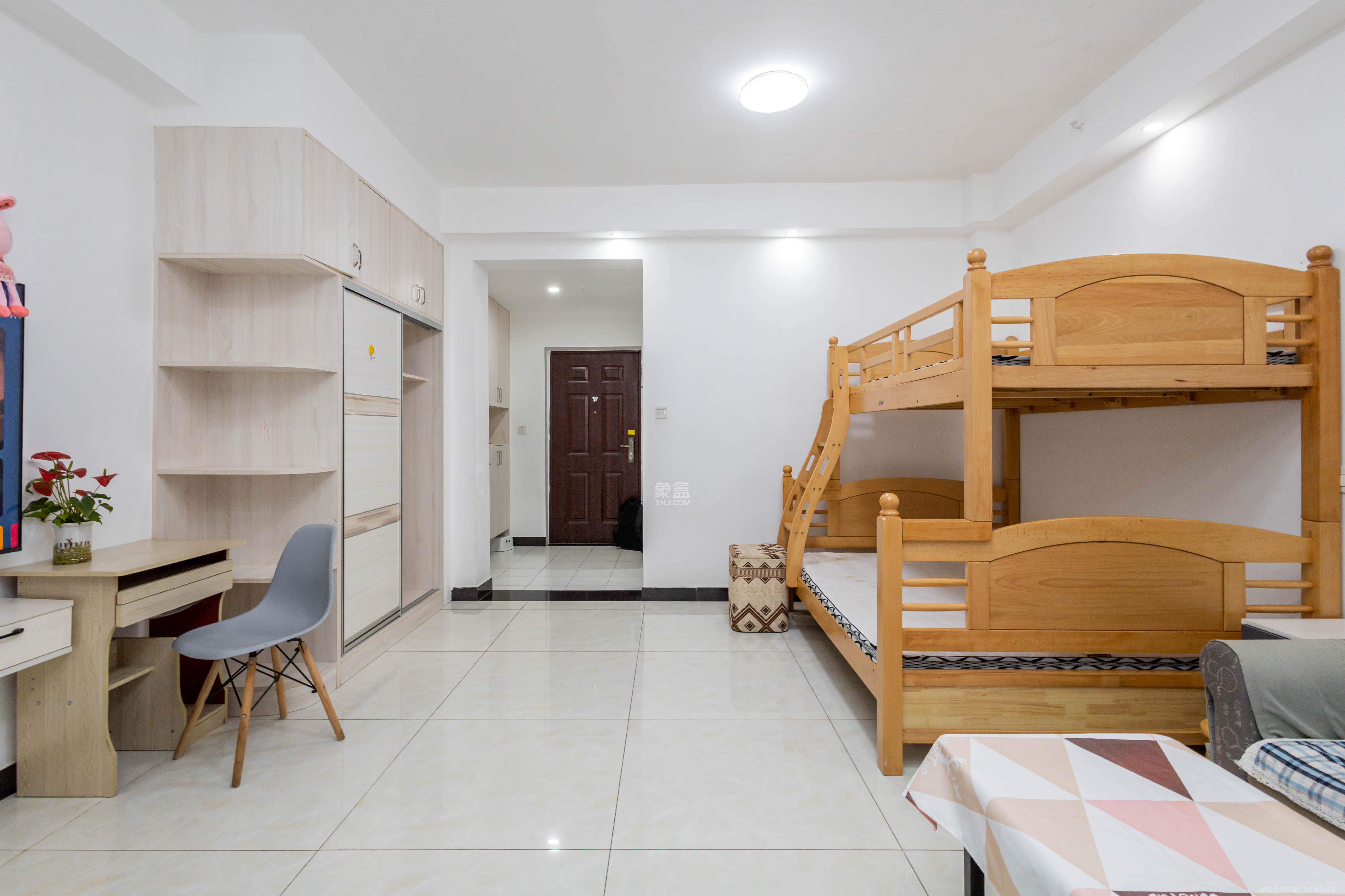 海德公园 1室1厅1卫 22.8万 海德公园 1室1厅1卫 22.8万客厅