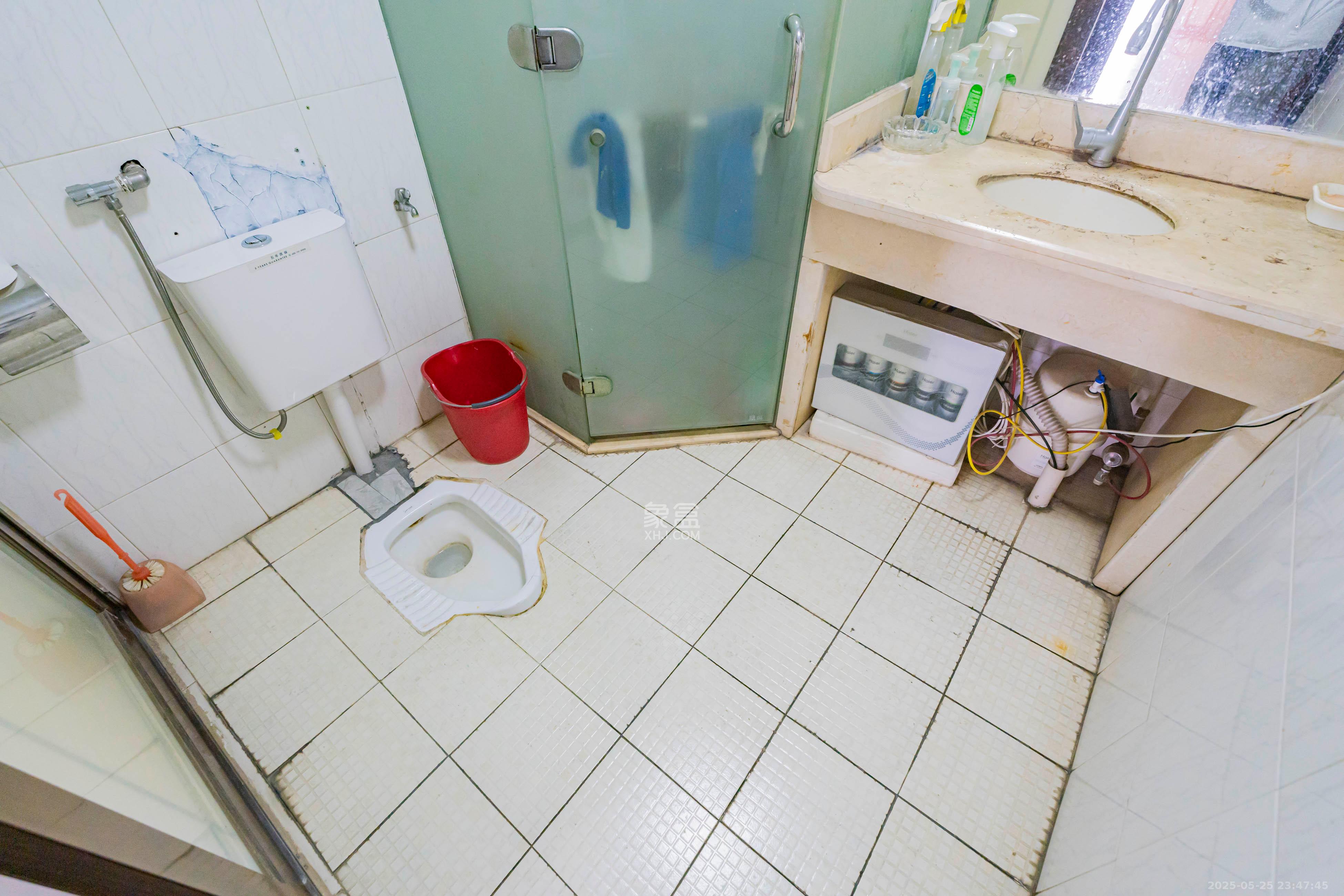 建鸿达现代城  3室2厅2卫   100.00万卫生间