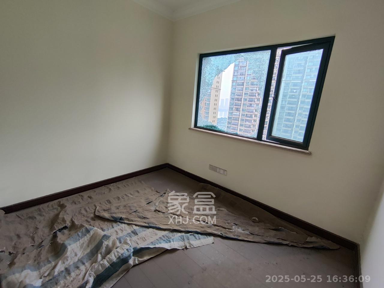 恒大翡翠华庭  4室2厅2卫   2500.00元/月室内图