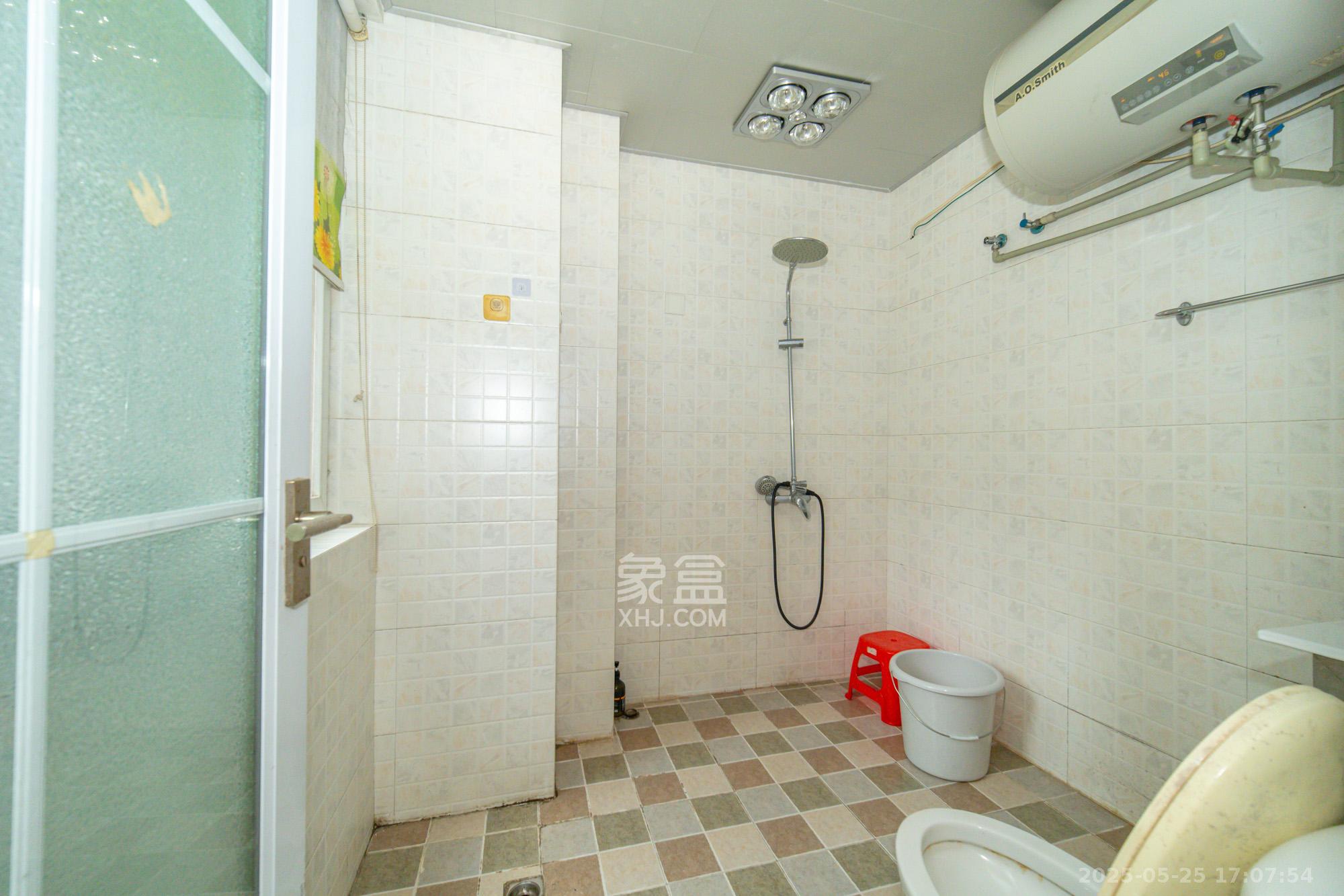 楚天馨苑 3室2厅1卫 78.0万 楚天馨苑 3室2厅1卫 78.0万卫生间