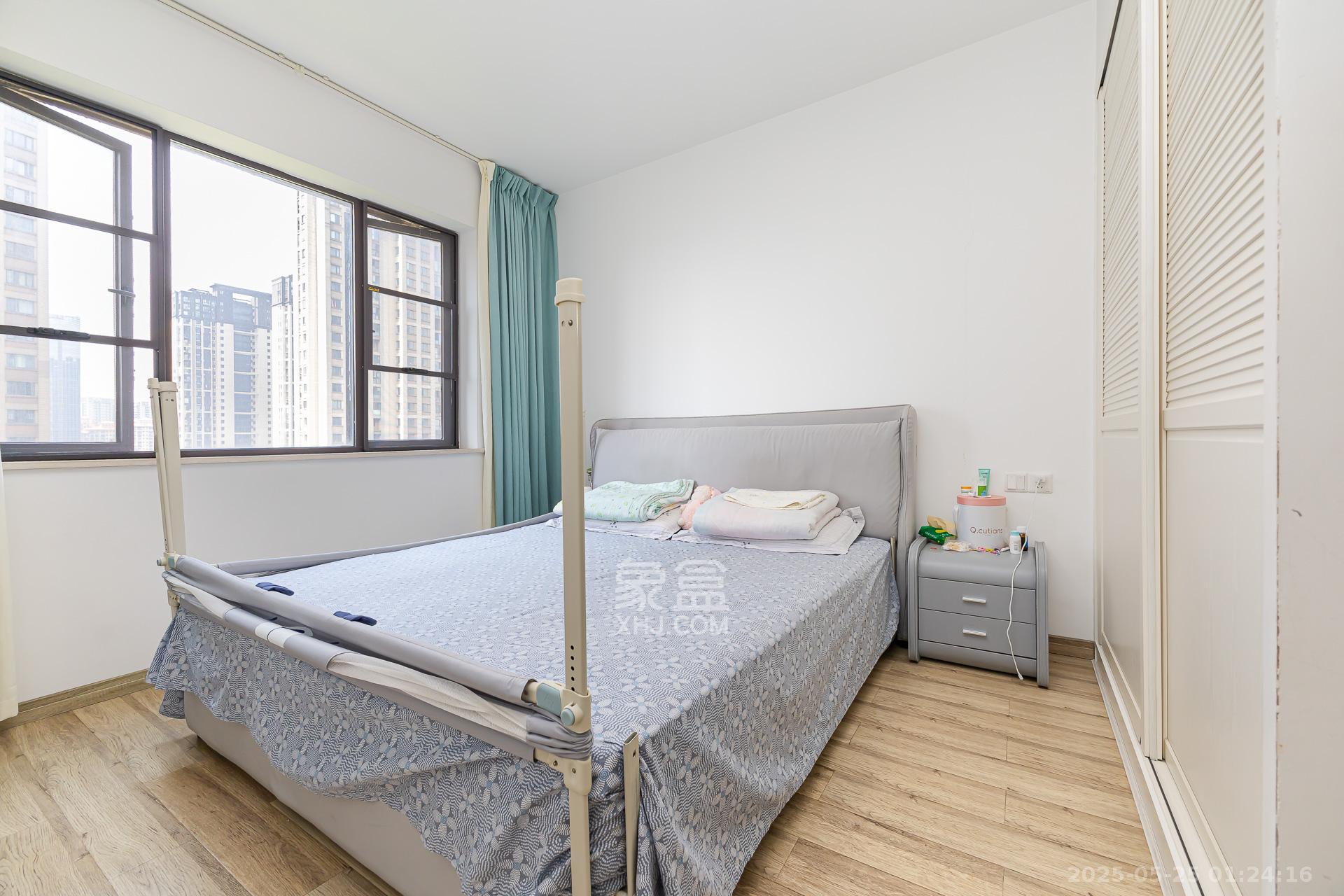 嘉宇银杉(嘉宇西苑) 4室2厅2卫 109.0万 嘉宇银杉(嘉宇西苑) 4室2厅2卫 109.0万卧室