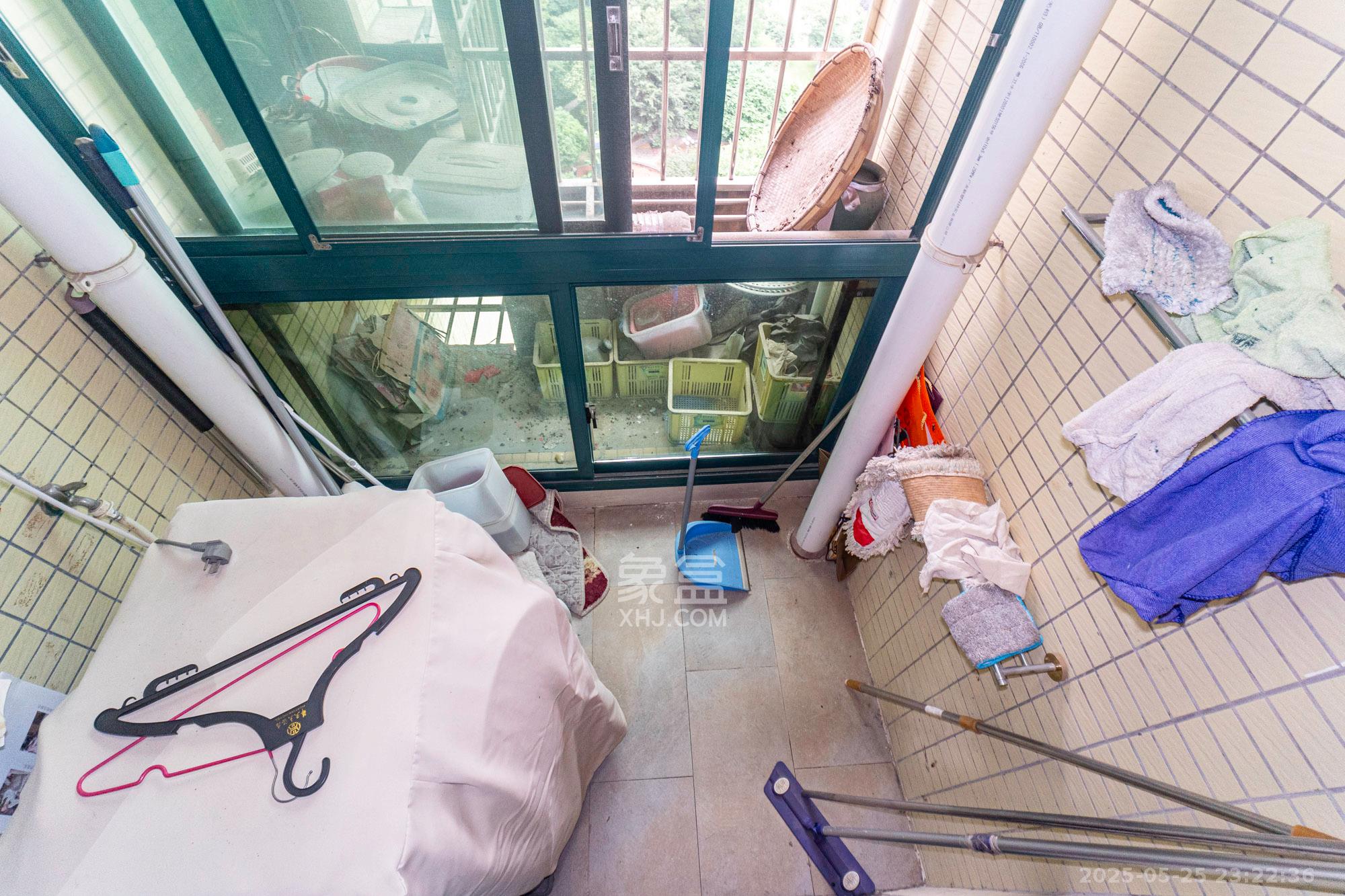 恒大雅苑  3室2厅2卫    120.0万阳台