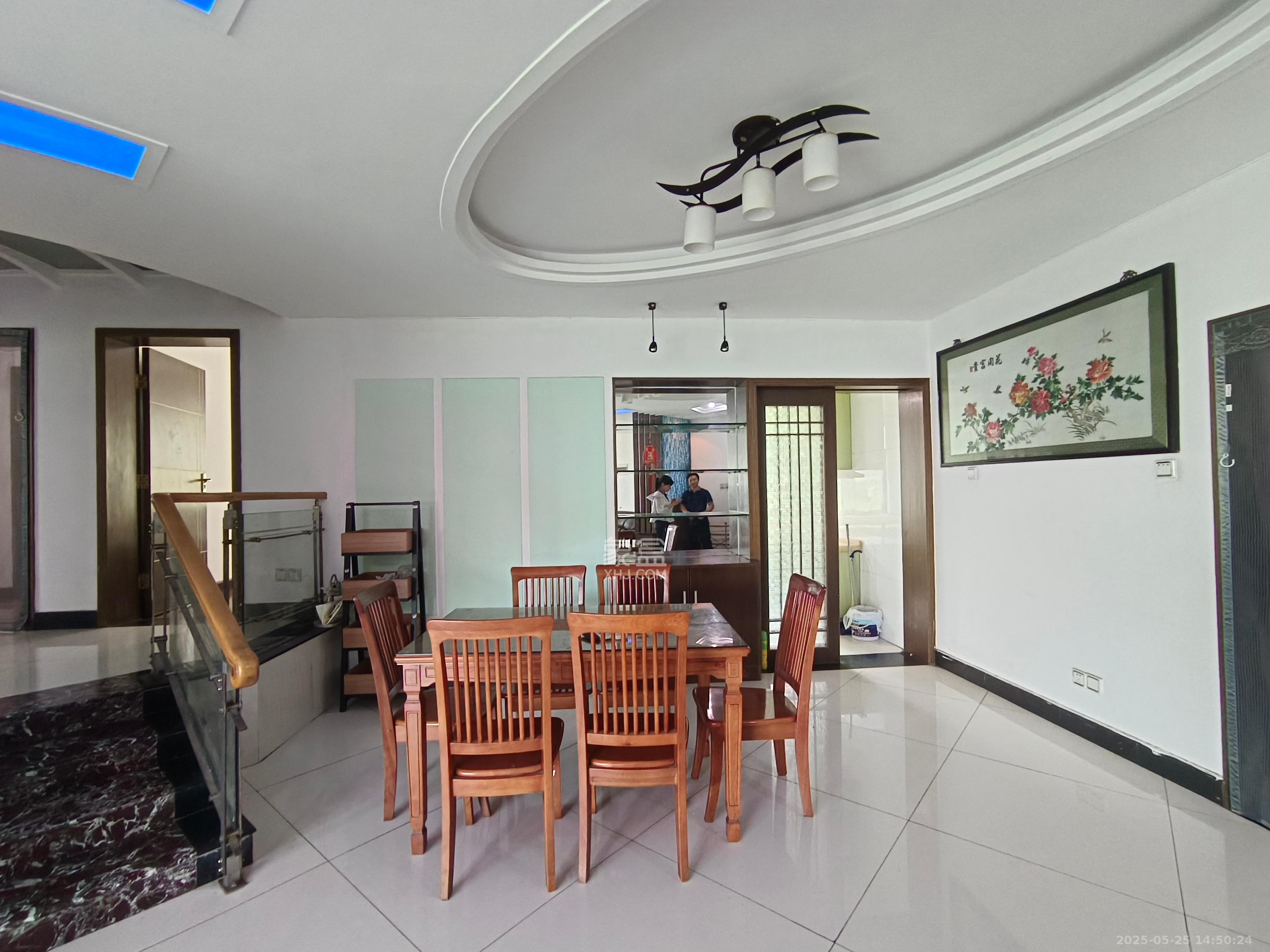 龙柏小区  3室2厅2卫    3500.0元/月室内图