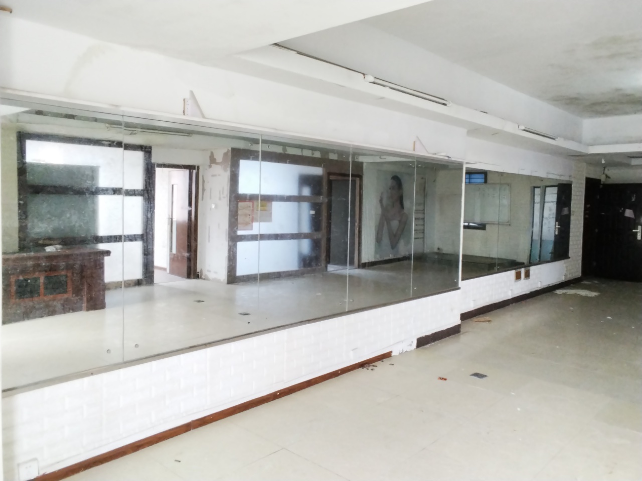 金茂大厦 3室2厅2卫 125.0万 金茂大厦 3室2厅2卫 125.0万室内图