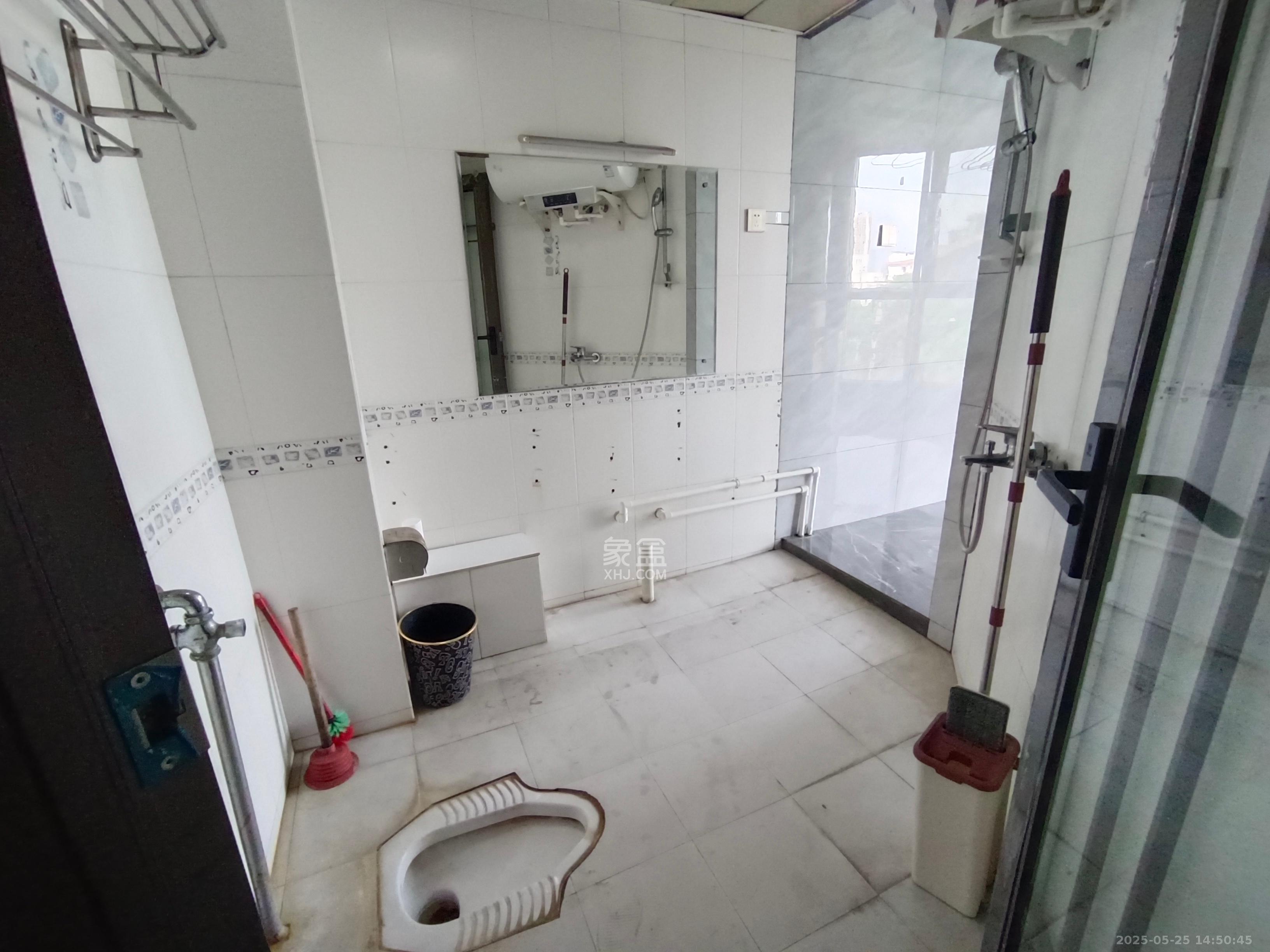 龙柏小区 3室2厅2卫 3500.0元/月 龙柏小区 3室2厅2卫 3500.0元/月室内图