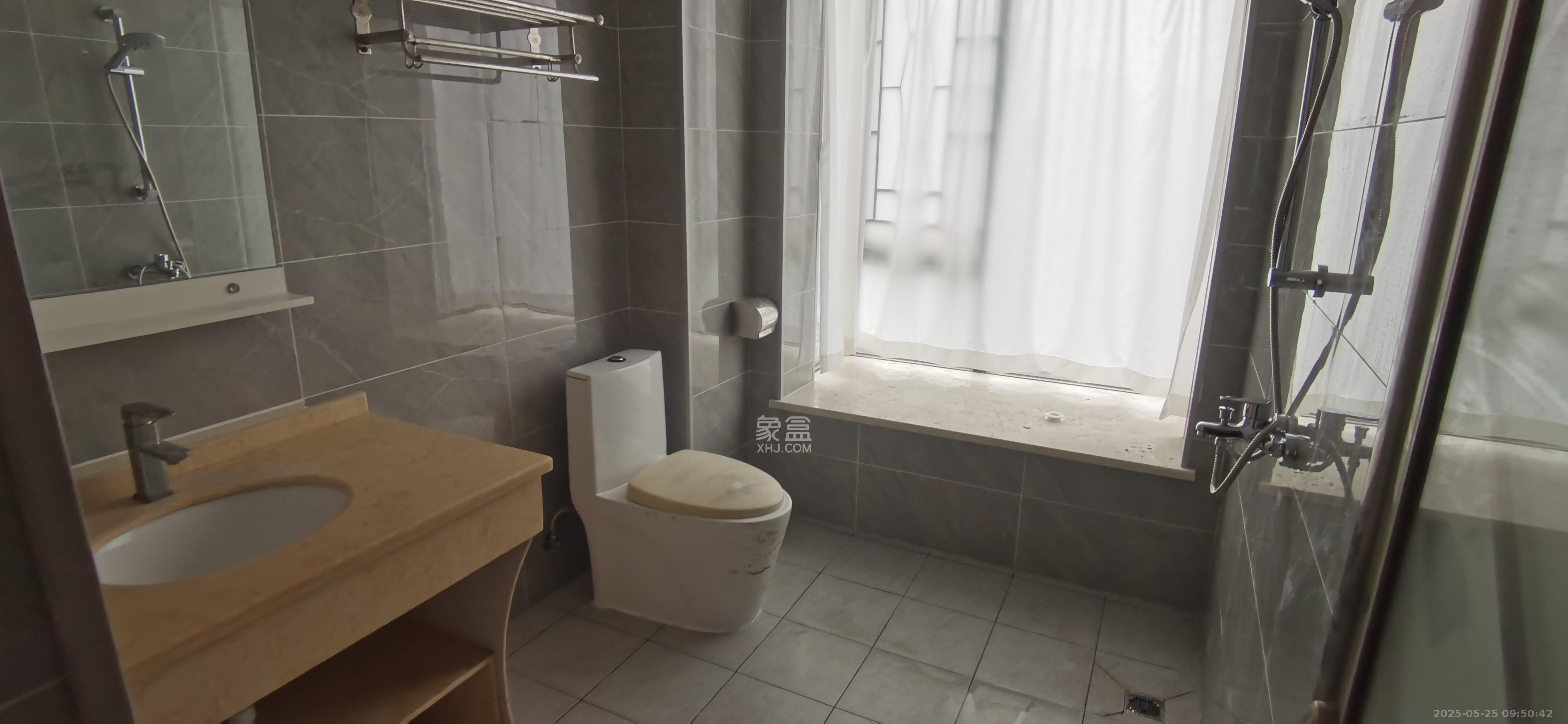 辉煌国际城一期 5室2厅2卫 3500.0元/月 辉煌国际城一期 5室2厅2卫 3500.0元/月室内图