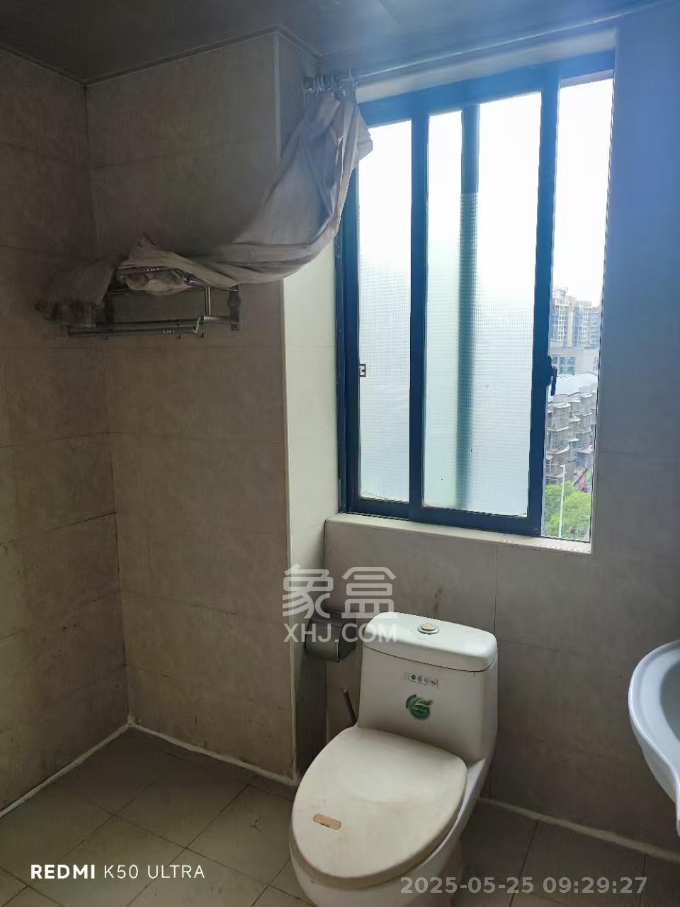 莲湖汽配城  1室2厅1卫   2600.00元/月