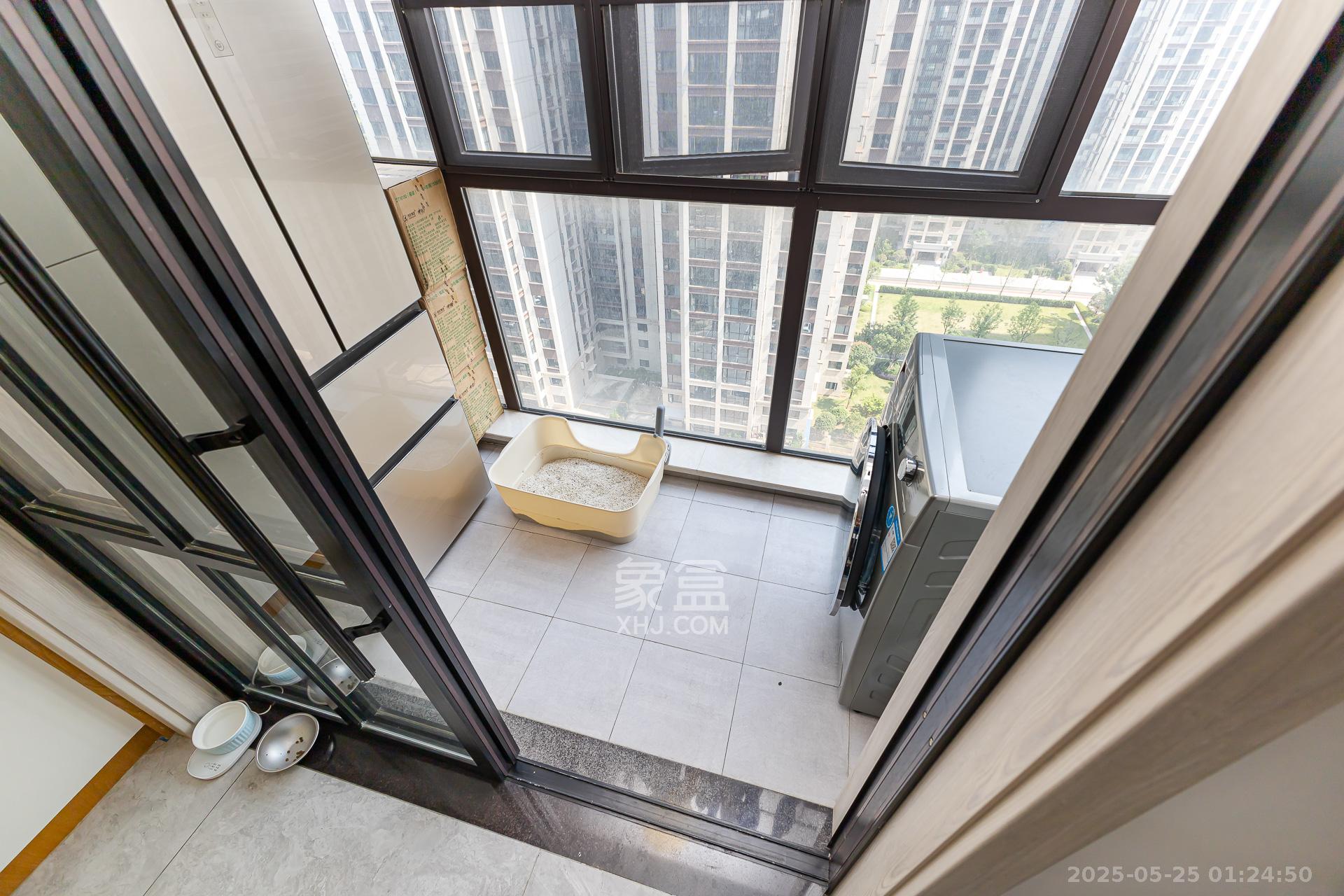 嘉宇银杉(嘉宇西苑) 4室2厅2卫 109.0万 嘉宇银杉(嘉宇西苑) 4室2厅2卫 109.0万阳台