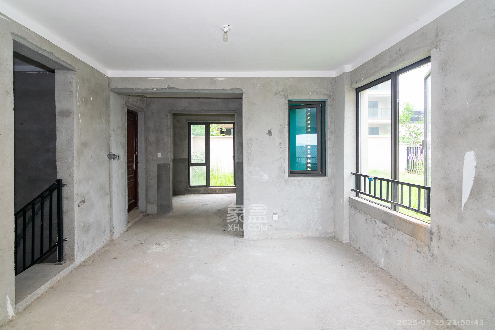 绿城高尔夫小镇  5室2厅3卫    285.0万 绿城高尔夫小镇  5室2厅3卫    285.0万客厅