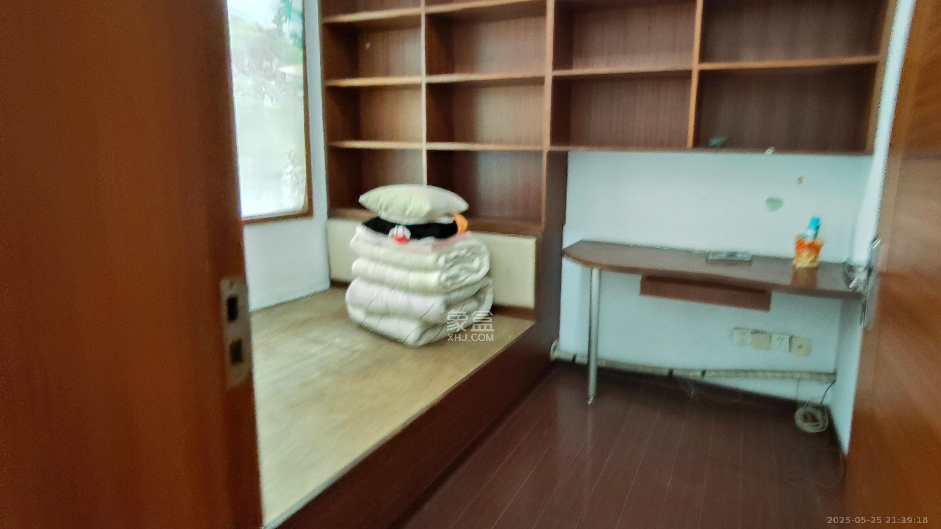 中南汽车世界 3室2厅2卫 1300.0元/月 中南汽车世界 3室2厅2卫 1300.0元/月室内图