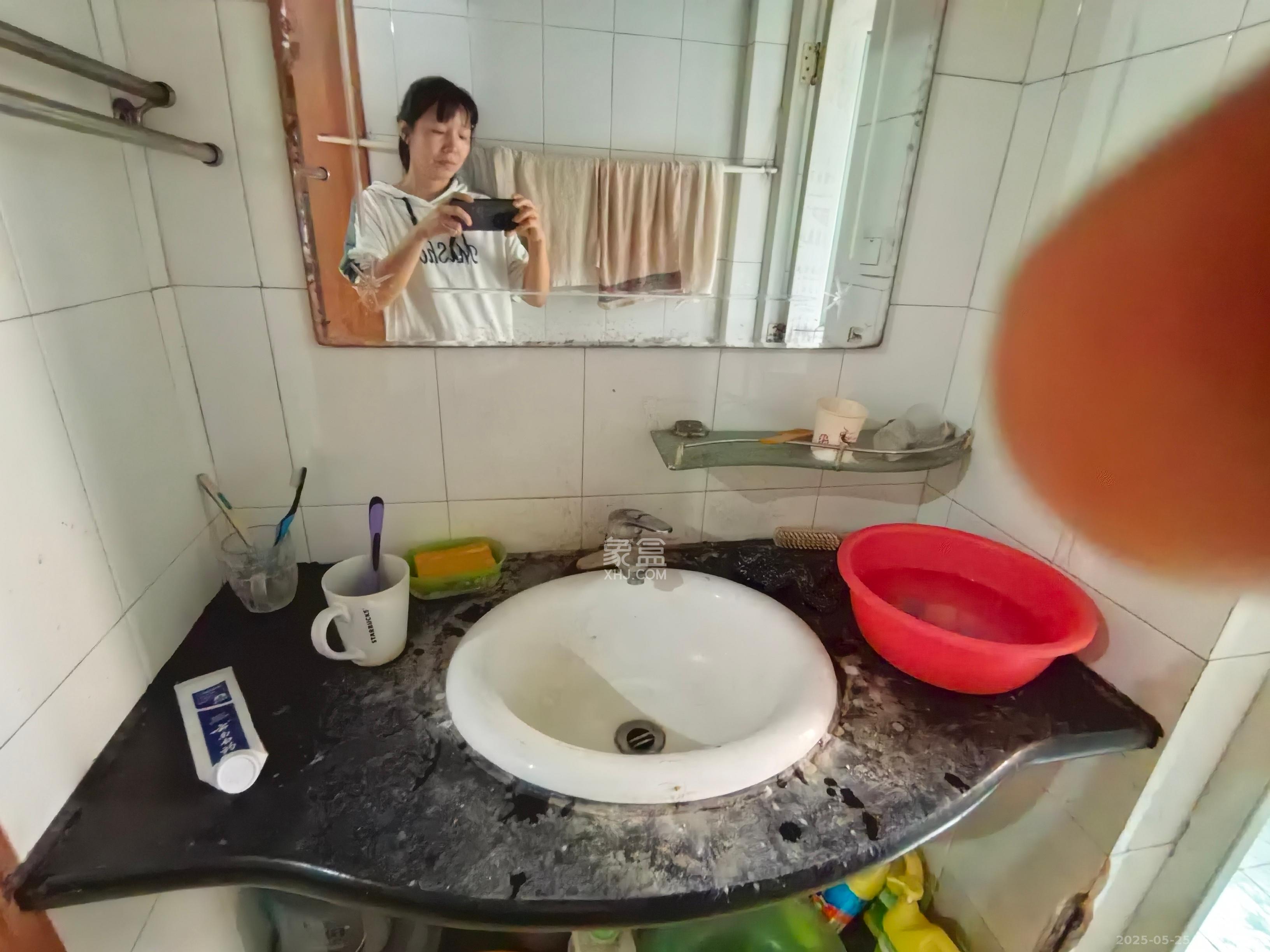 中建五局信和苑二区 2室2厅1卫 1600.0元/月 中建五局信和苑二区 2室2厅1卫 1600.0元/月室内图