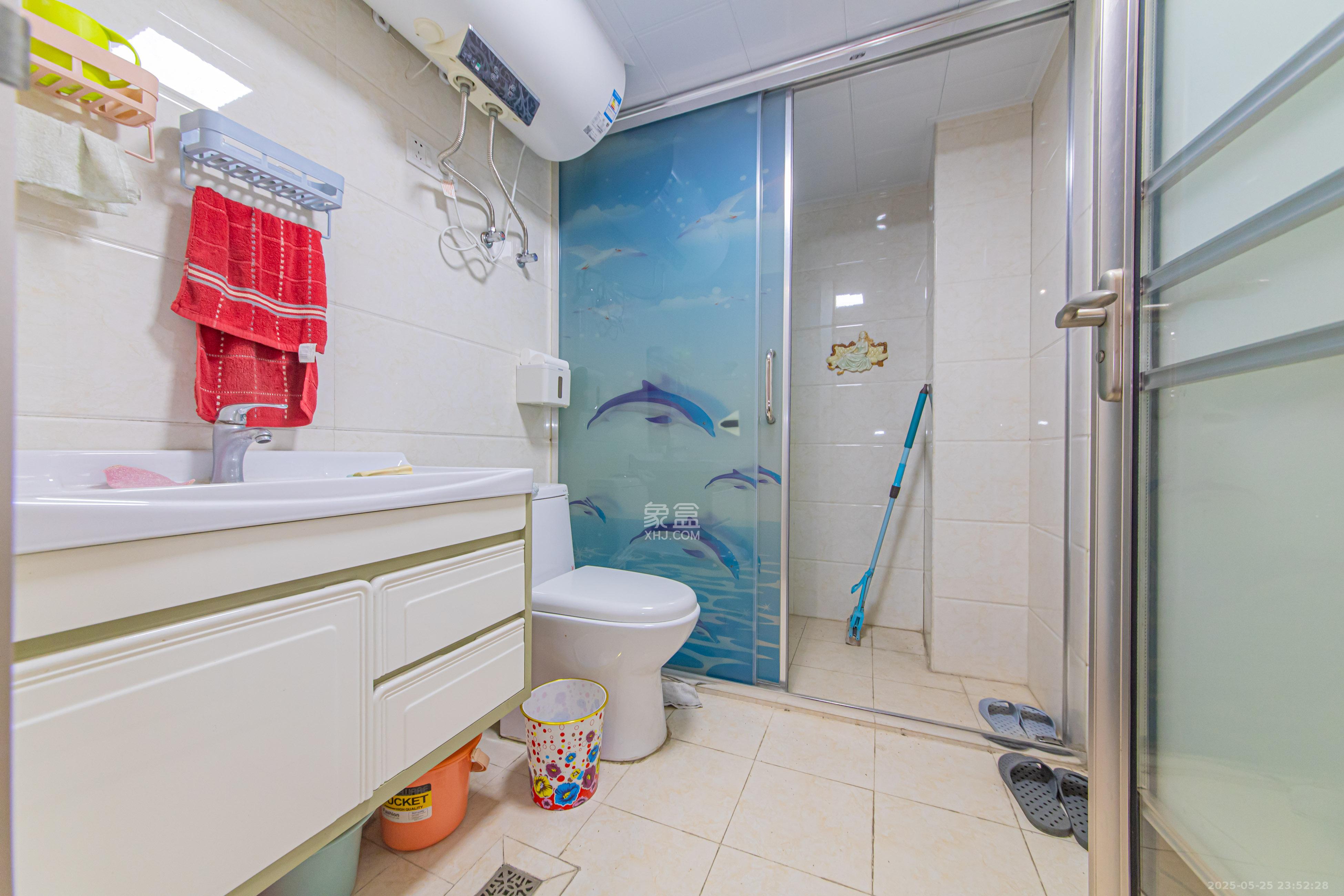 中信凯旋蓝岸(中信新城三期) 4室2厅1卫 110.0万 中信凯旋蓝岸(中信新城三期) 4室2厅1卫 110.0万卫生间