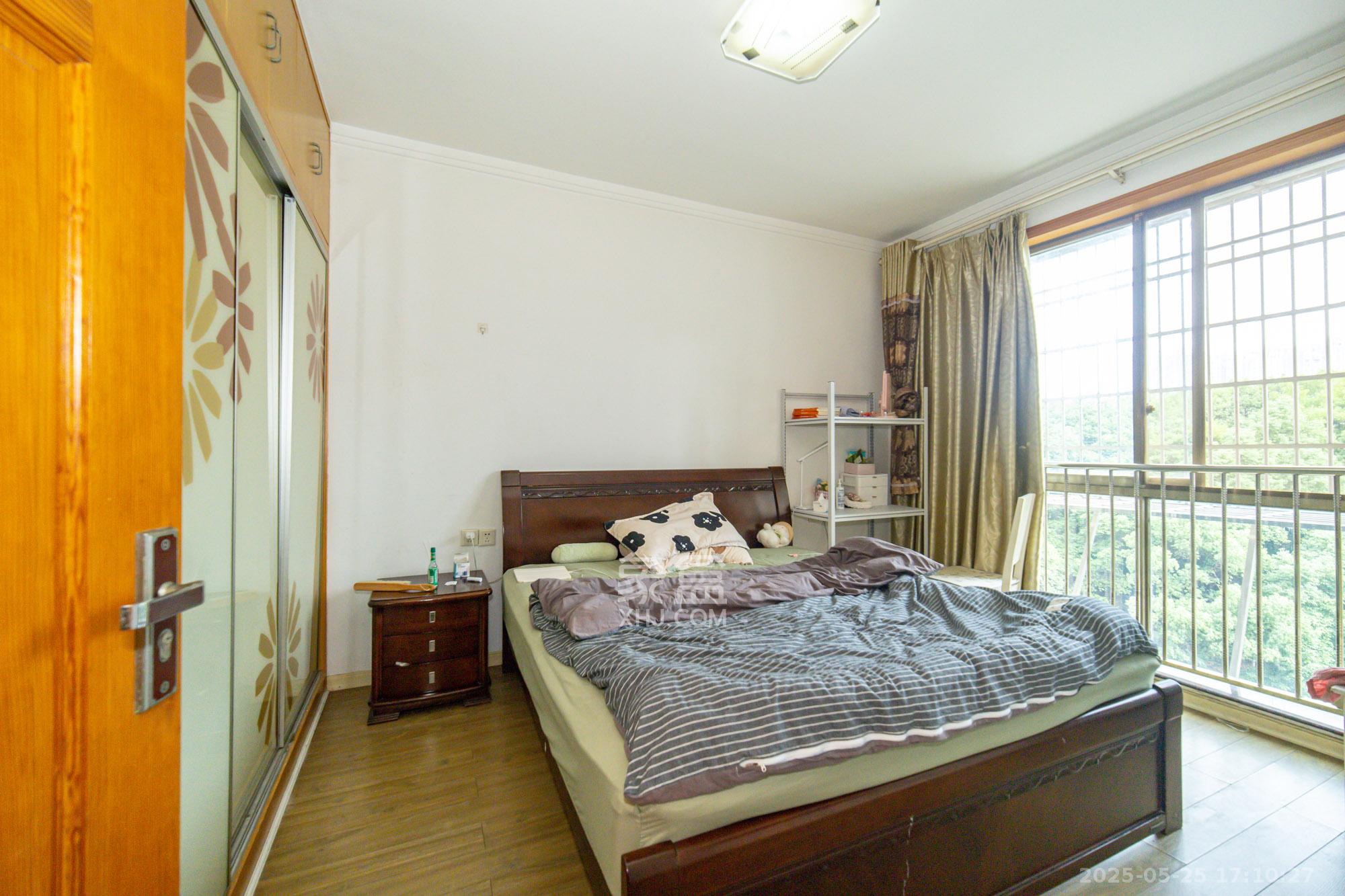 阳光丽景 3室2厅2卫 64.8万 阳光丽景 3室2厅2卫 64.8万卧室