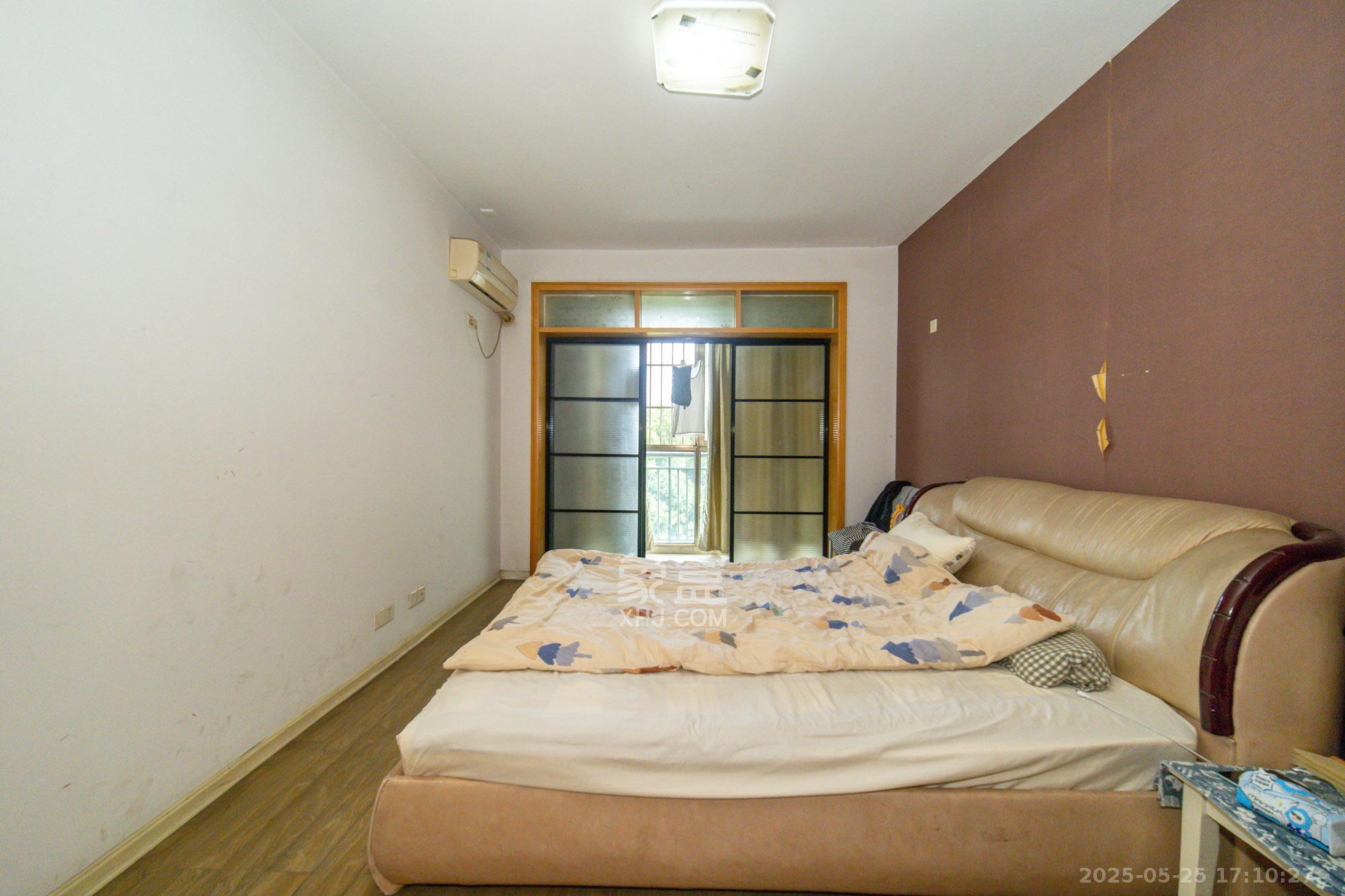 阳光丽景 3室2厅2卫 64.8万 阳光丽景 3室2厅2卫 64.8万卧室