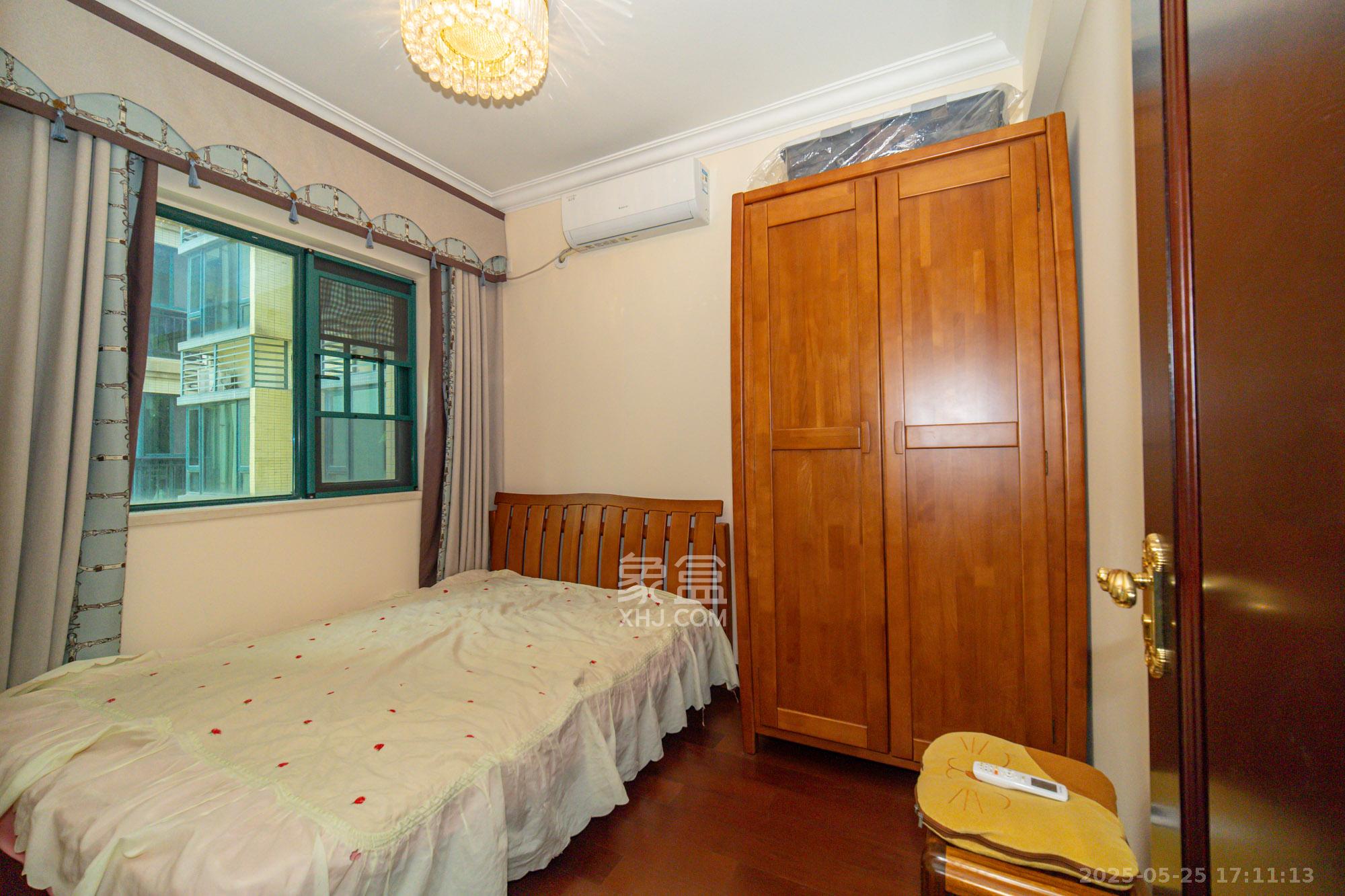 恒大翡翠华庭 2室2厅1卫 74.8万 恒大翡翠华庭 2室2厅1卫 74.8万卧室