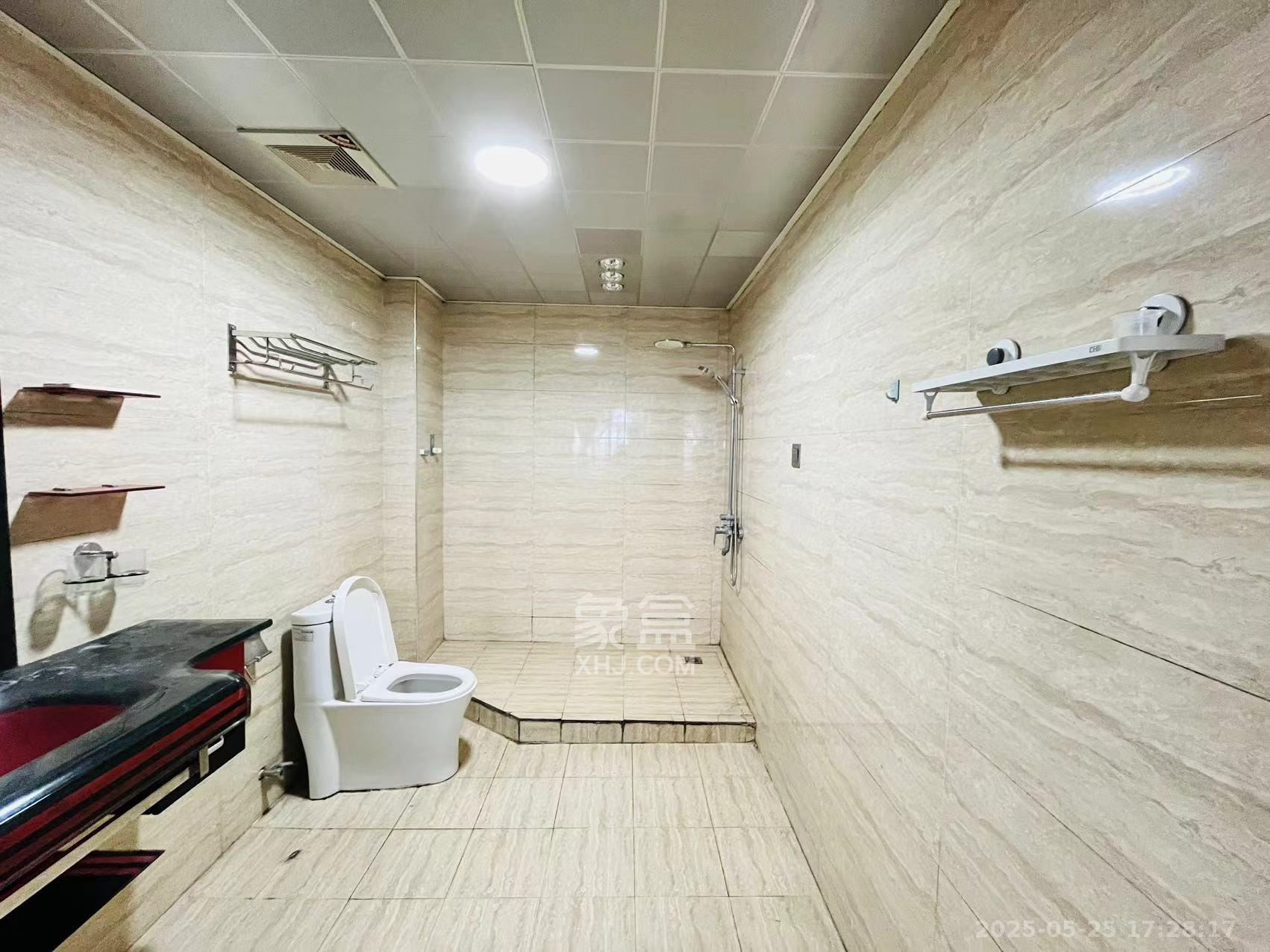 香颂国际  3室2厅2卫    2600.0元/月室内图