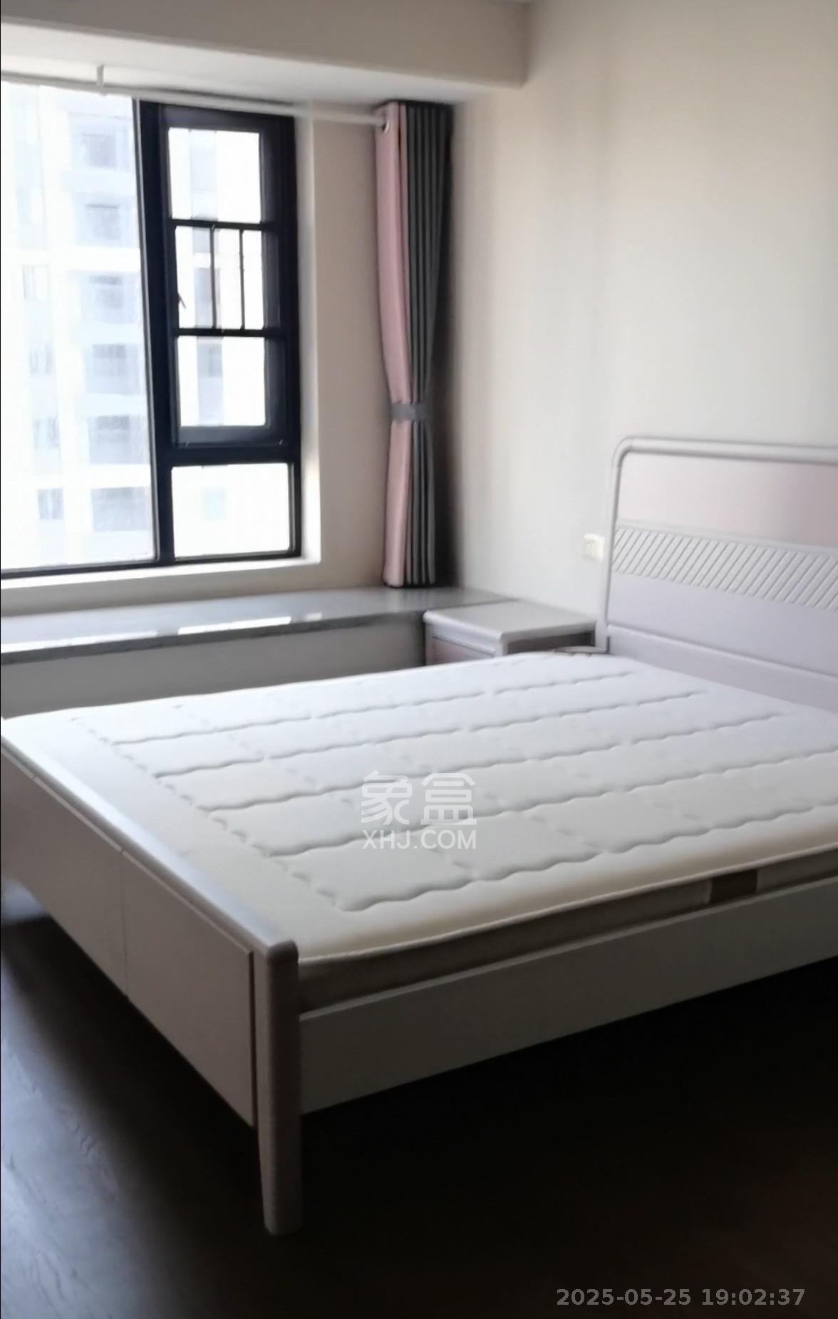 中海阅麓山一期  3室2厅2卫   3500.00元/月室内图