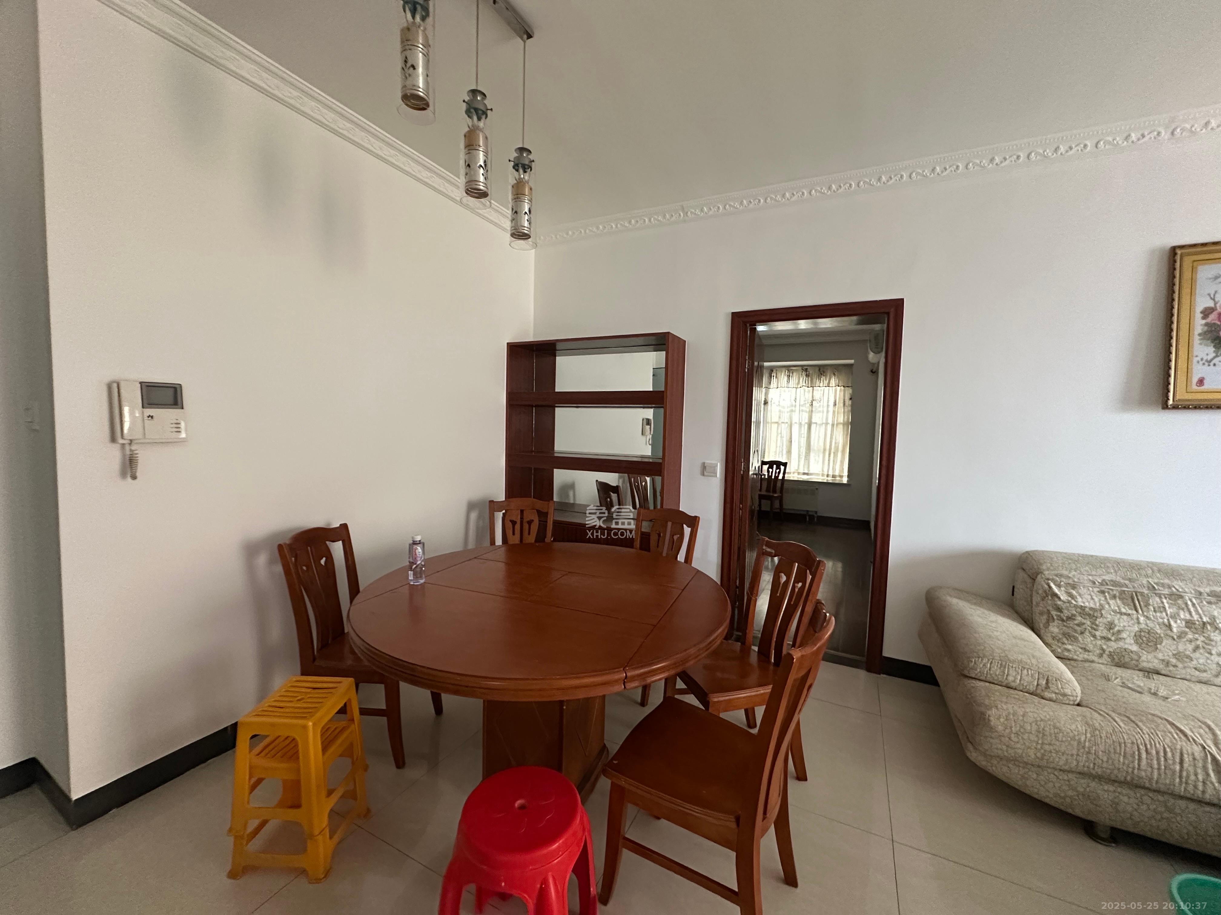 怡海星城 1室2厅1卫 1600.0元/月 怡海星城 1室2厅1卫 1600.0元/月室内图