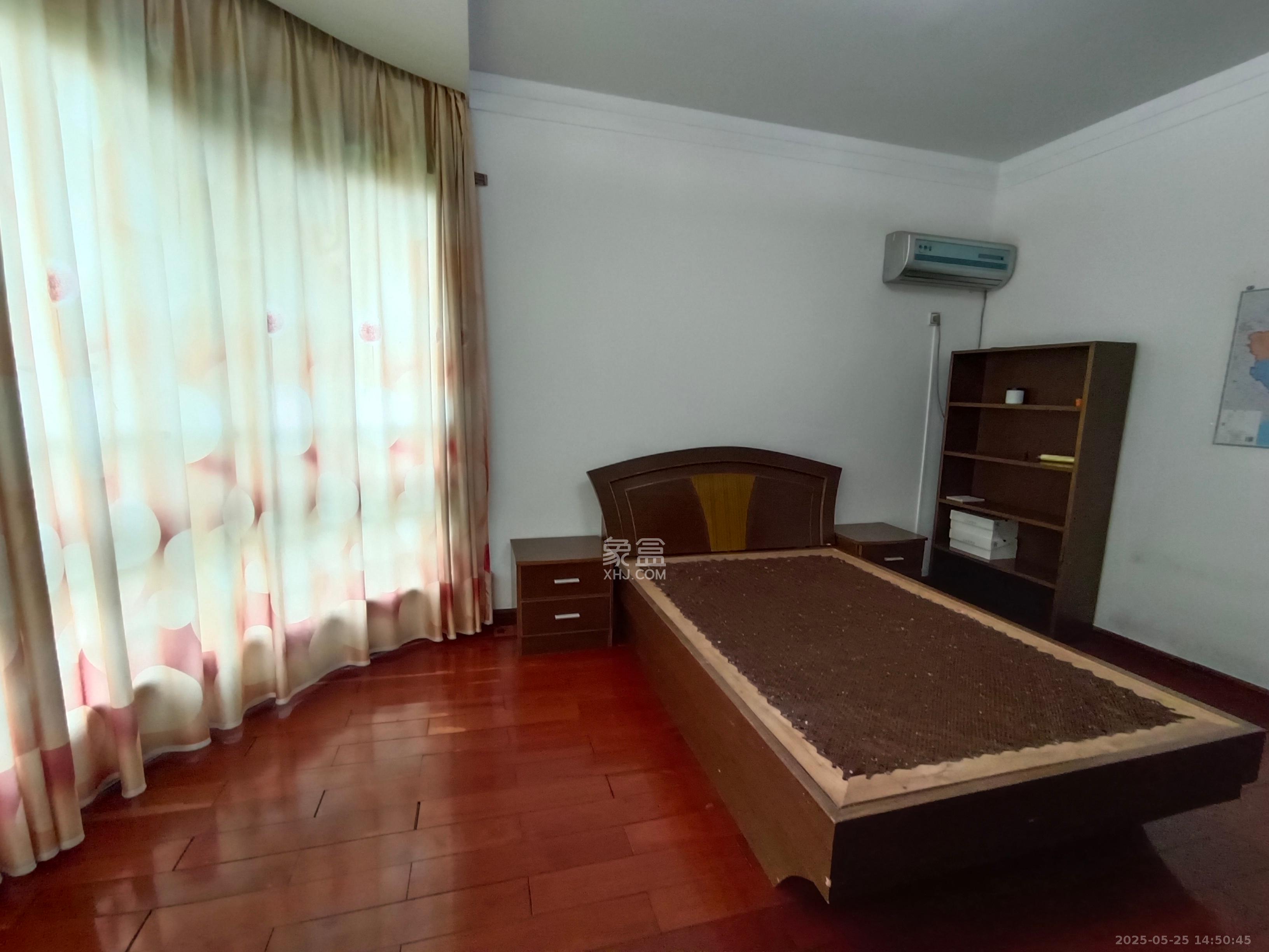 龙柏小区  3室2厅2卫    3500.0元/月室内图