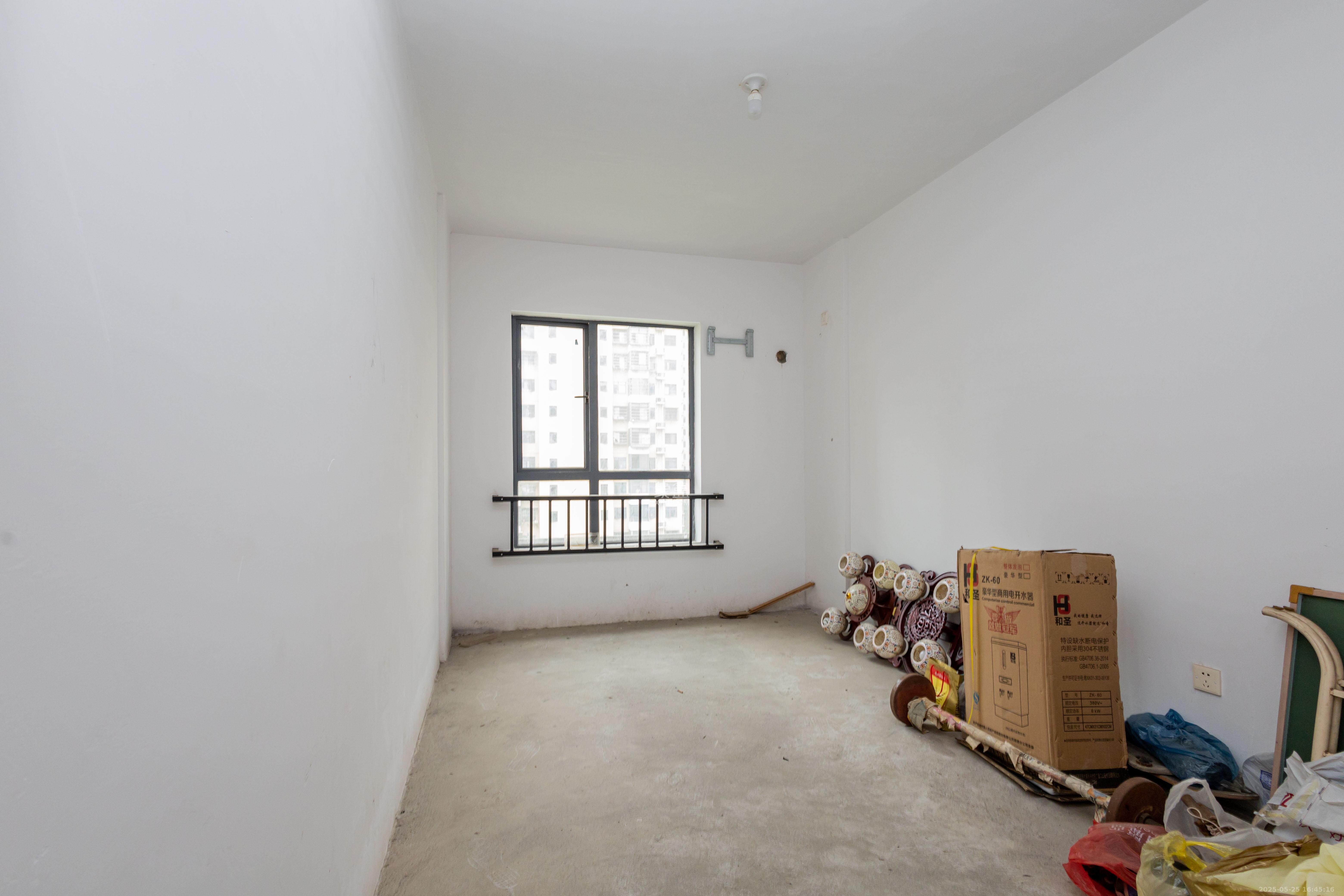 中国铁建国际城二期  4室2厅2卫   82.00万卧室