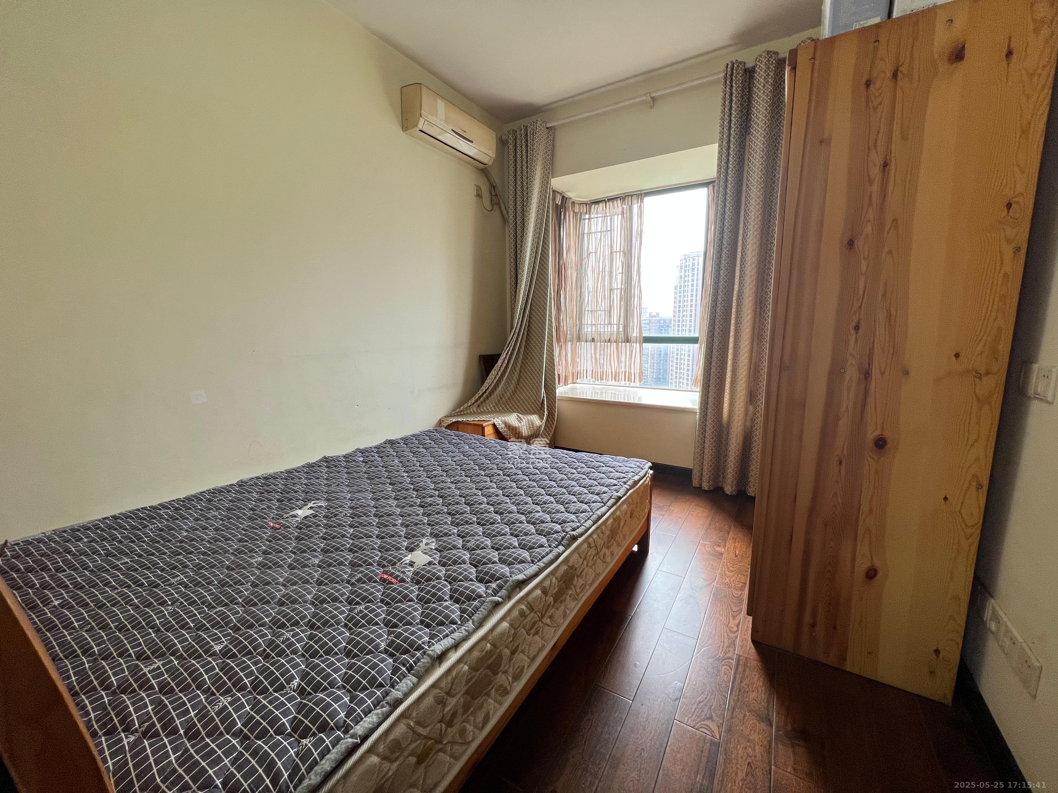 滨江金座 3室2厅2卫 3100.0元/月 滨江金座 3室2厅2卫 3100.0元/月室内图