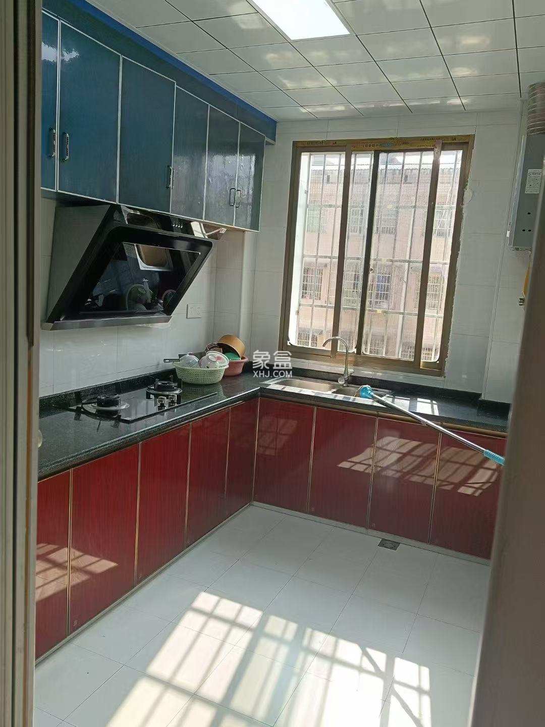 雅士林安置房 3室2厅2卫 1500.0元/月 雅士林安置房 3室2厅2卫 1500.0元/月室内图