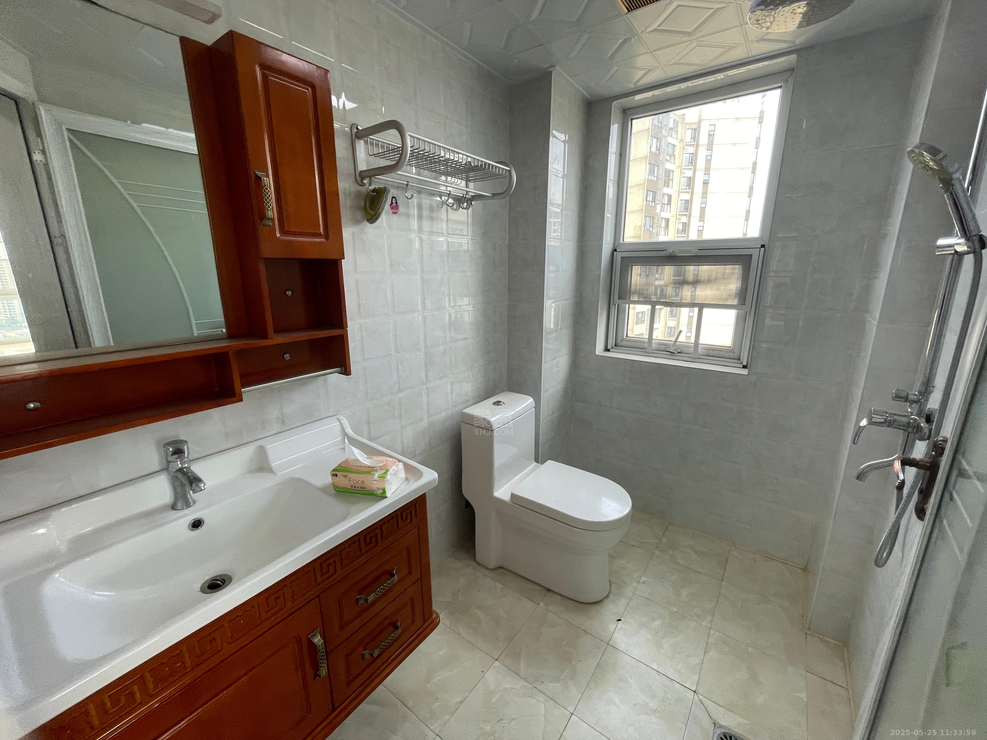 美的城四期 3室2厅2卫 2200.0元/月 美的城四期 3室2厅2卫 2200.0元/月室内图