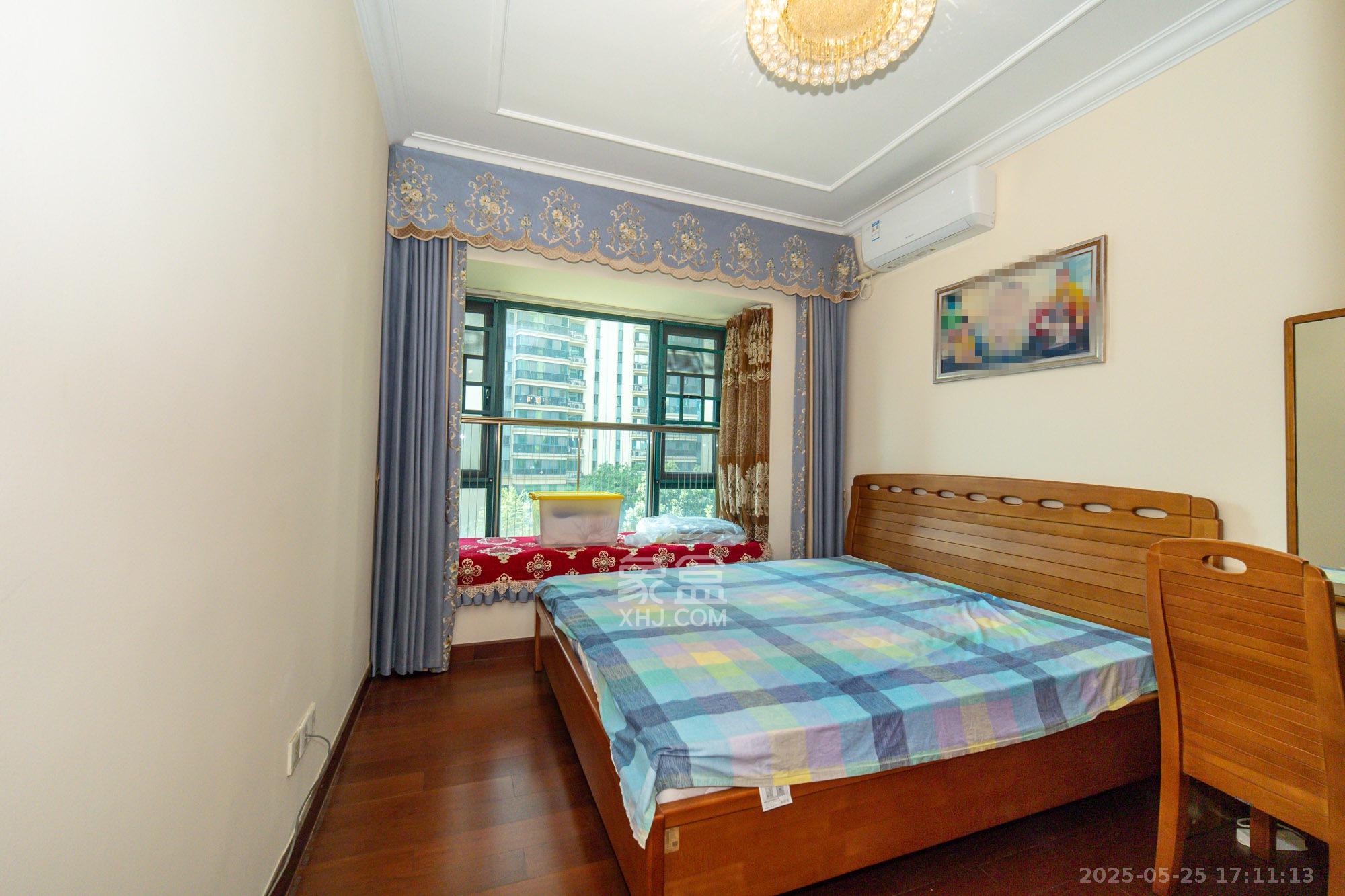 恒大翡翠华庭 2室2厅1卫 74.8万 恒大翡翠华庭 2室2厅1卫 74.8万卧室