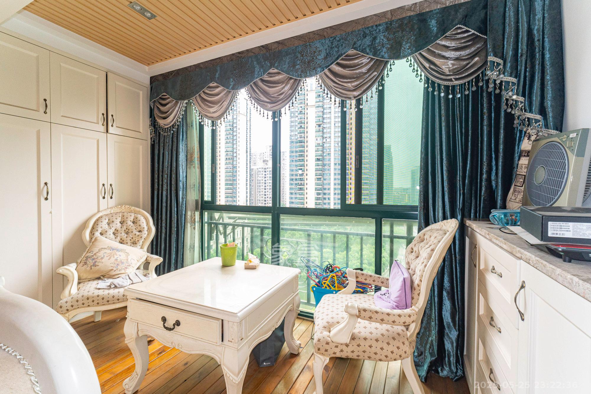 恒大雅苑 3室2厅2卫 120.0万 恒大雅苑 3室2厅2卫 120.0万阳台