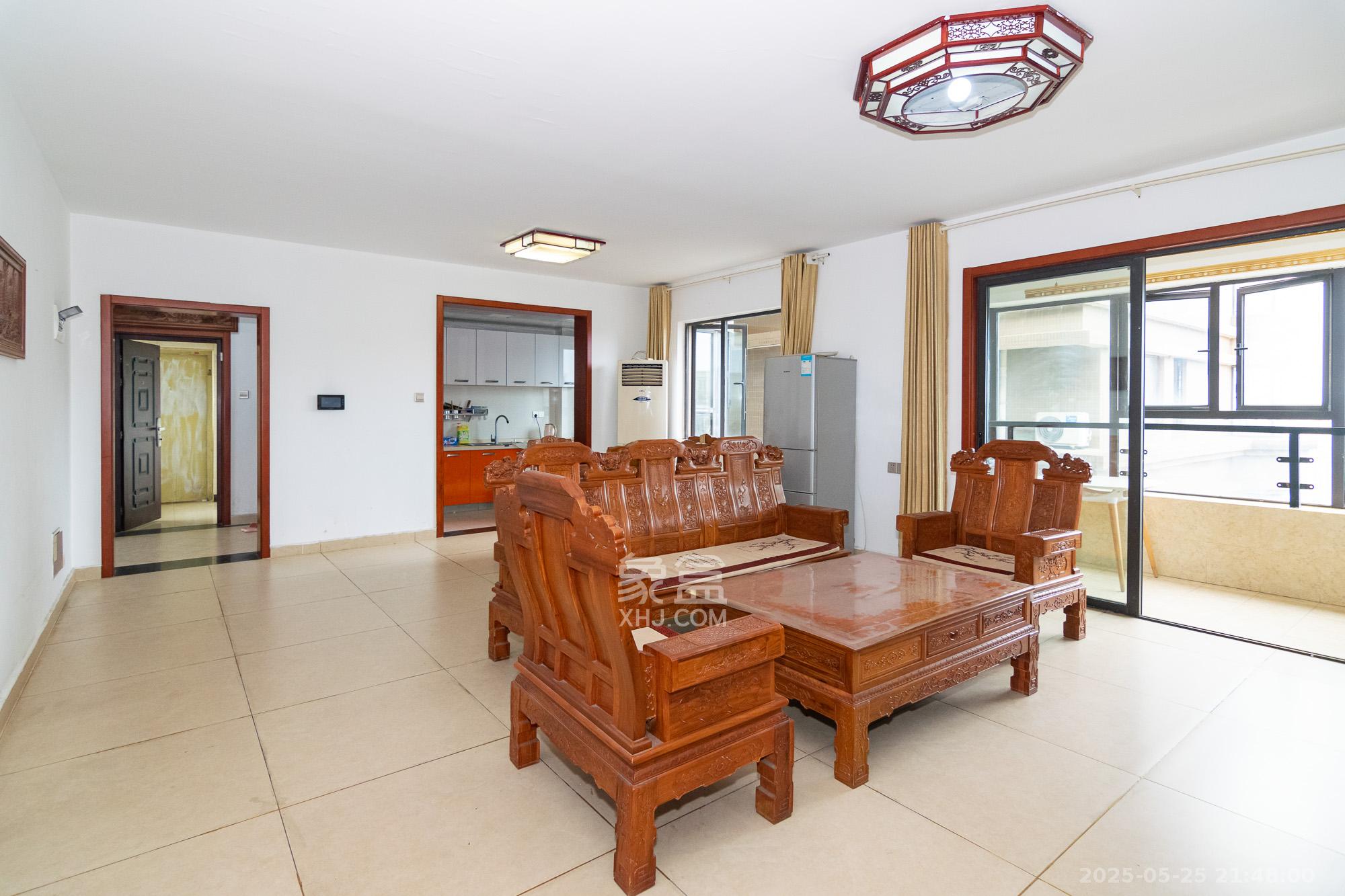 润和紫郡一期  4室2厅1卫    110.0万客厅