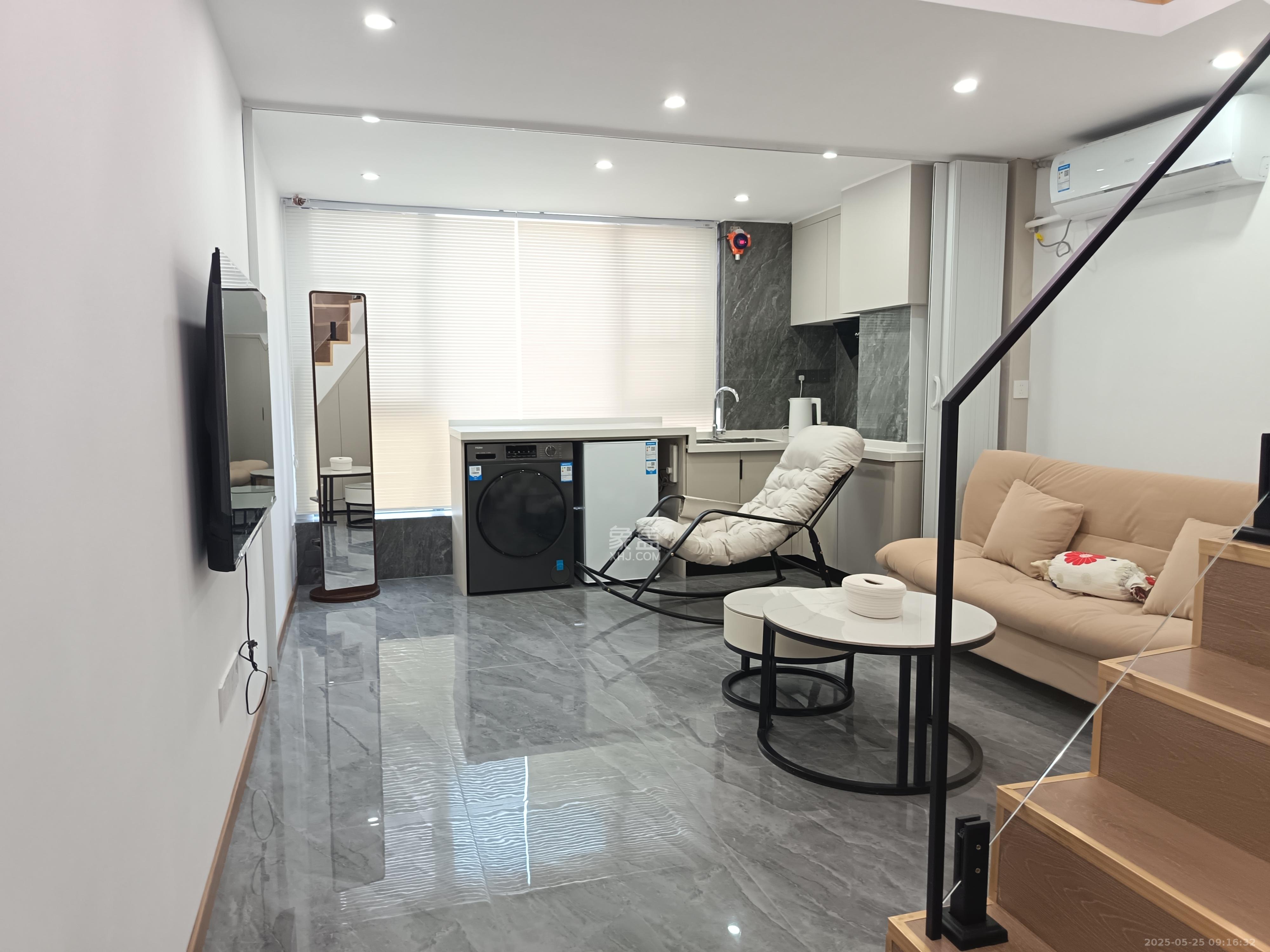 卓越中寰 2室1厅1卫 4300.0元/月 卓越中寰 2室1厅1卫 4300.0元/月室内图